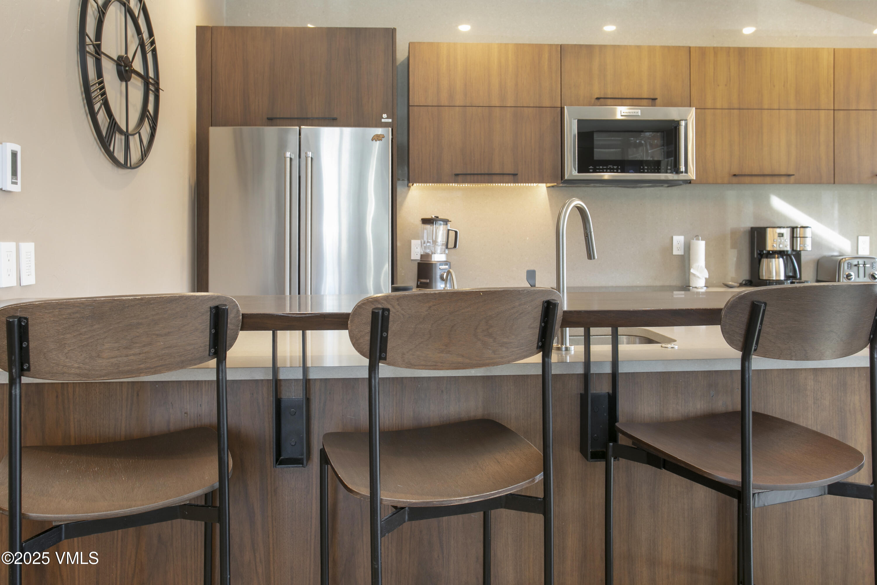 605 N Frontage Road 14A