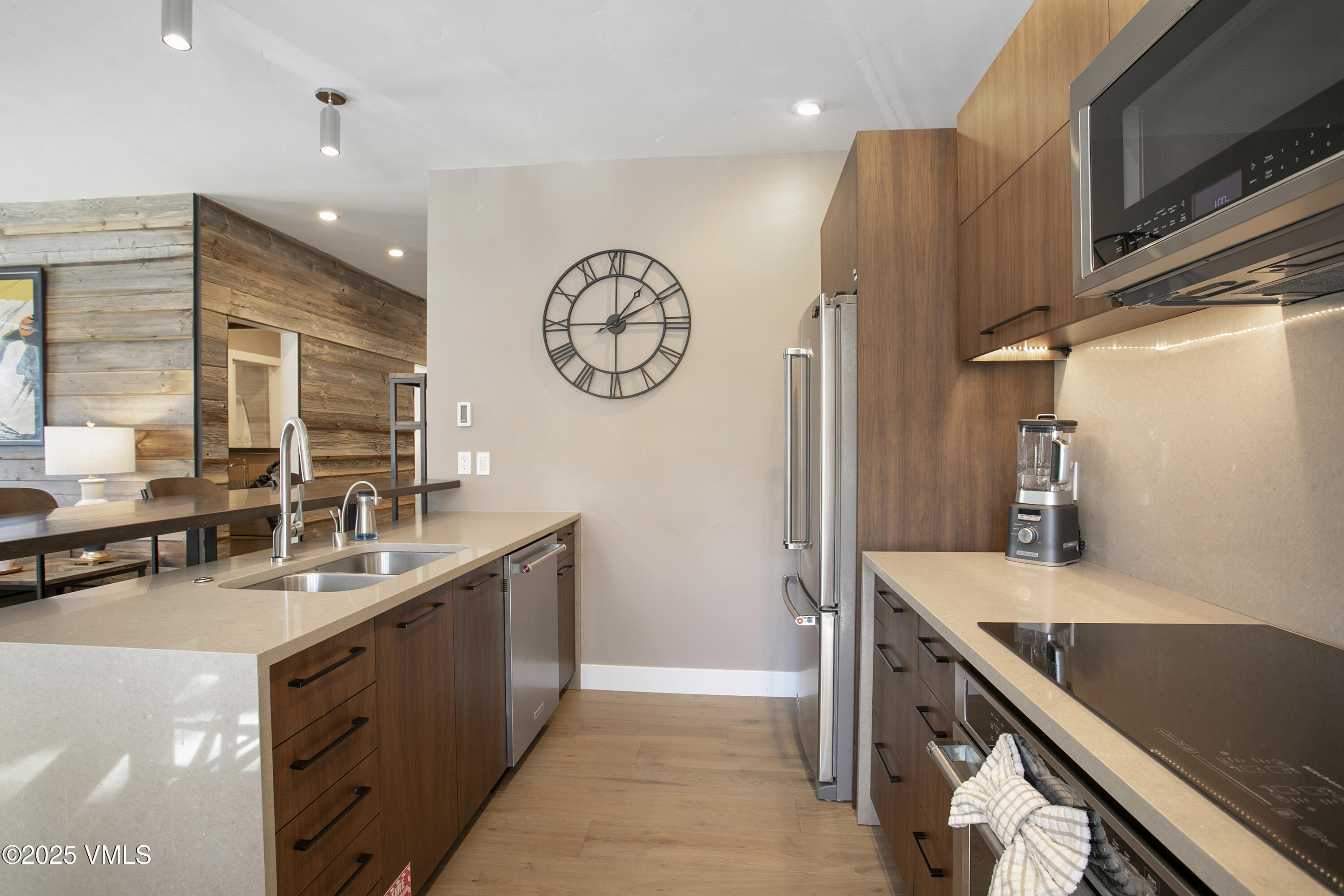 605 N Frontage Road 14A