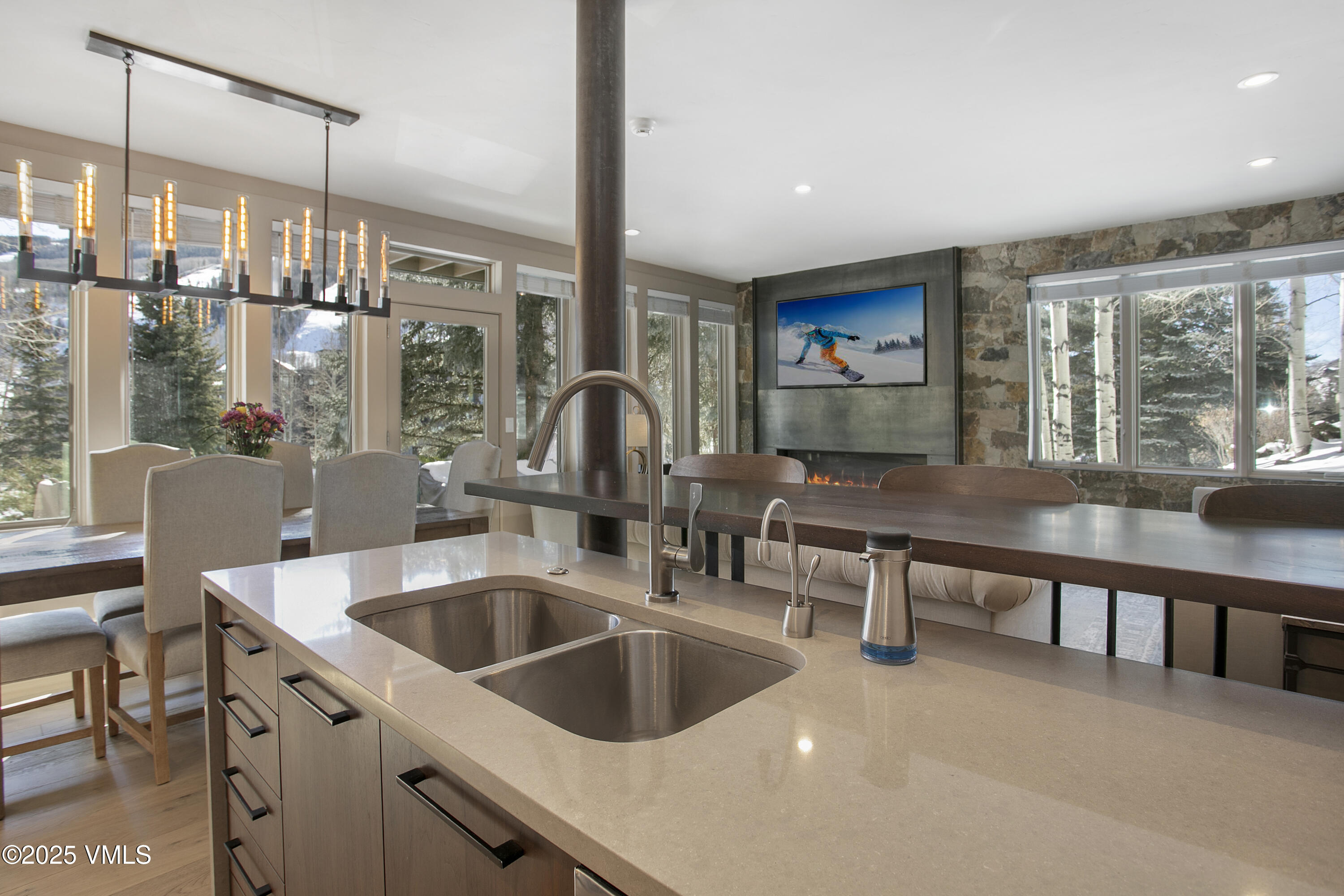 605 N Frontage Road 14A