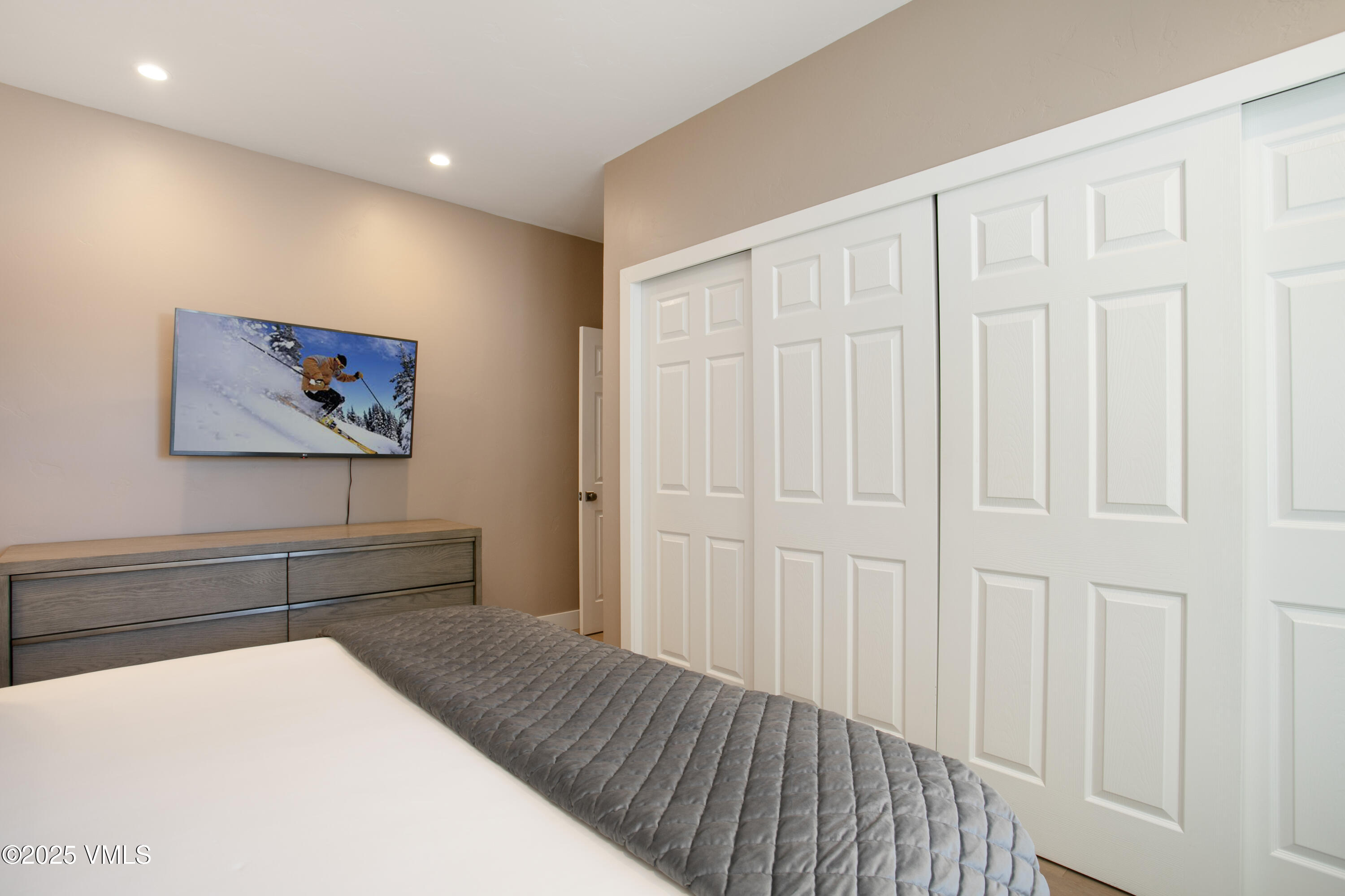 605 N Frontage Road 14A