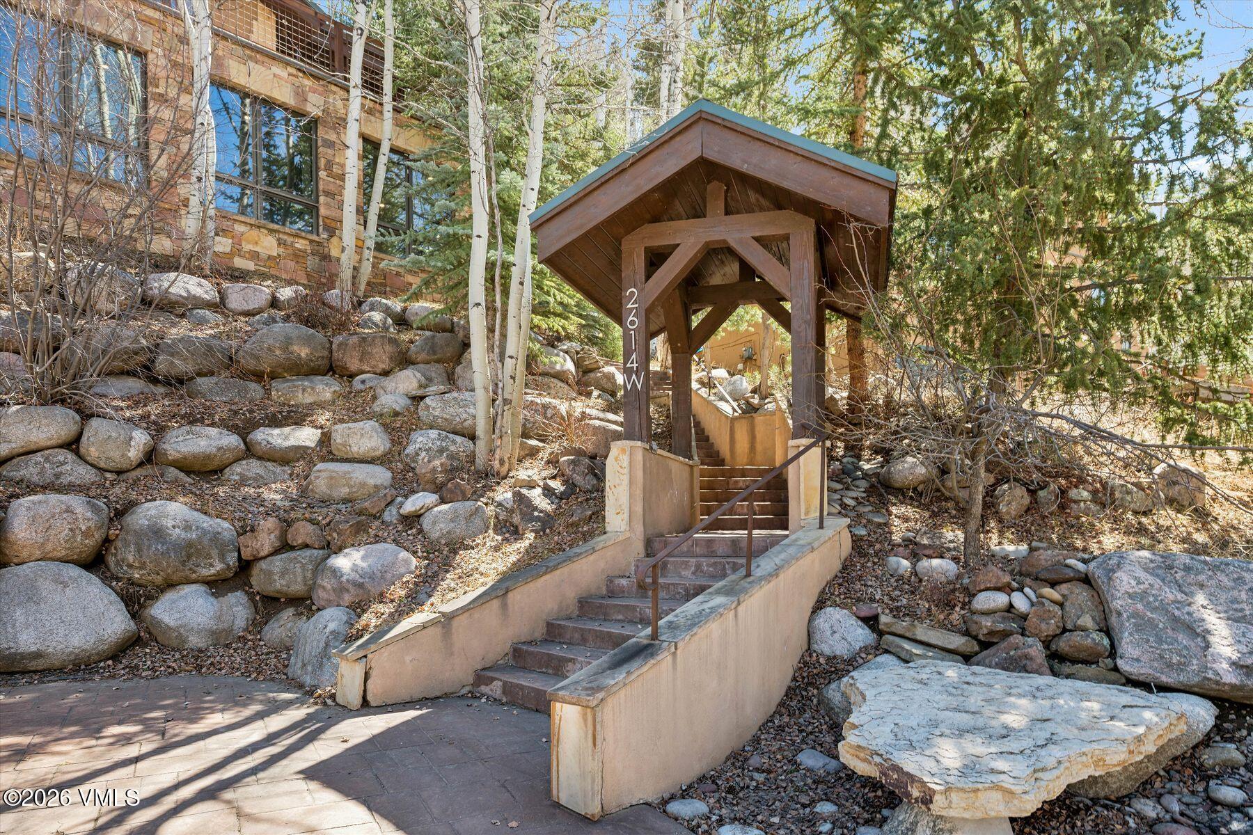 2614 Larkspur Lane W