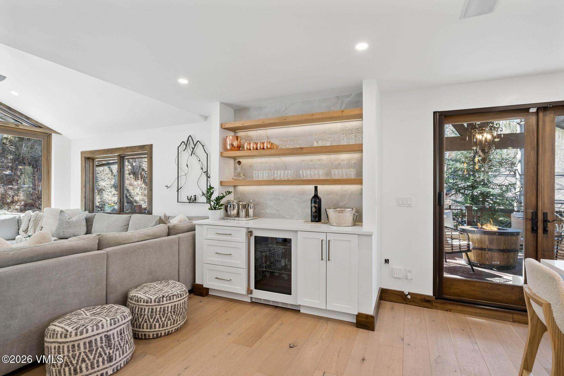 2614 Larkspur Lane W