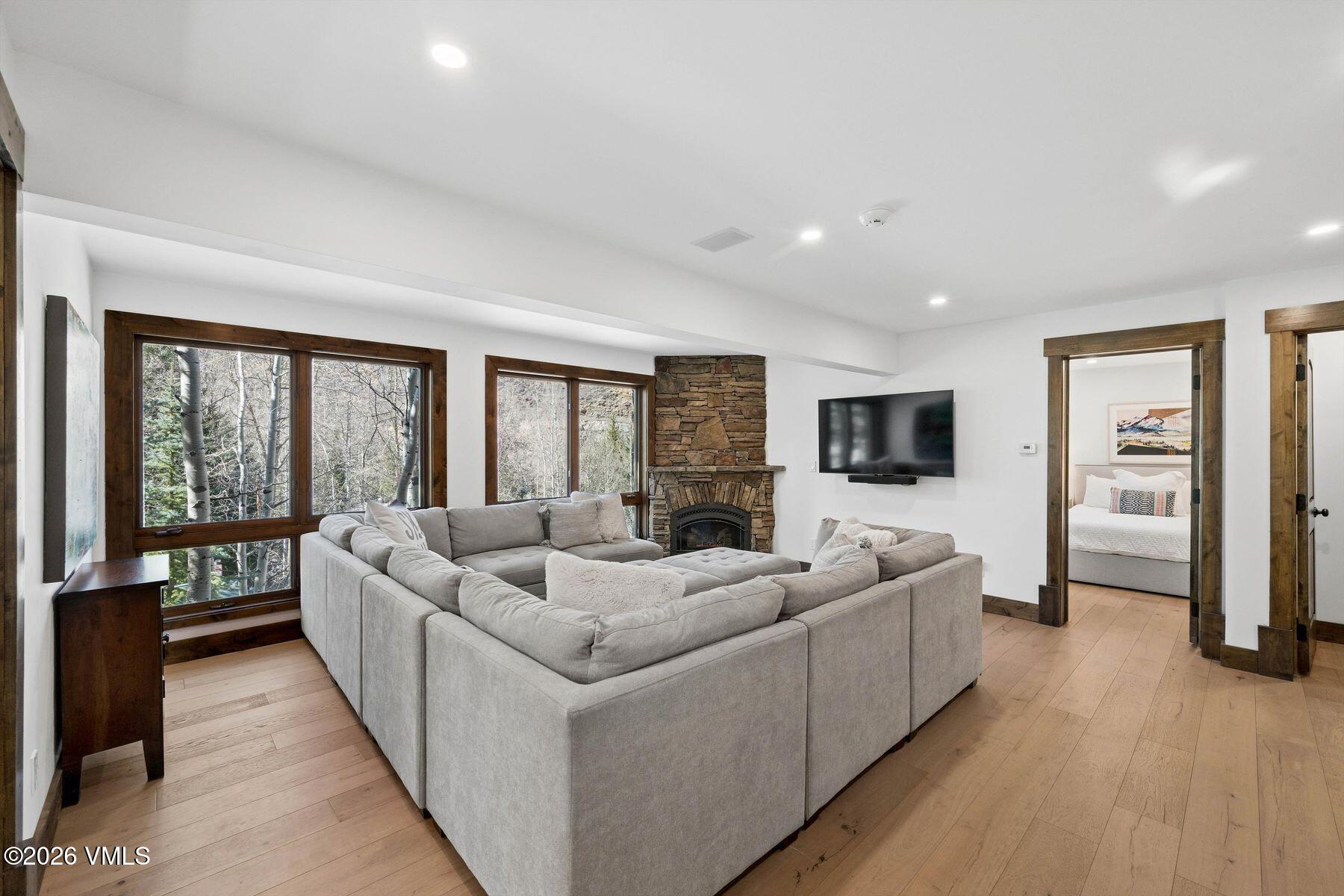 2614 Larkspur Lane W