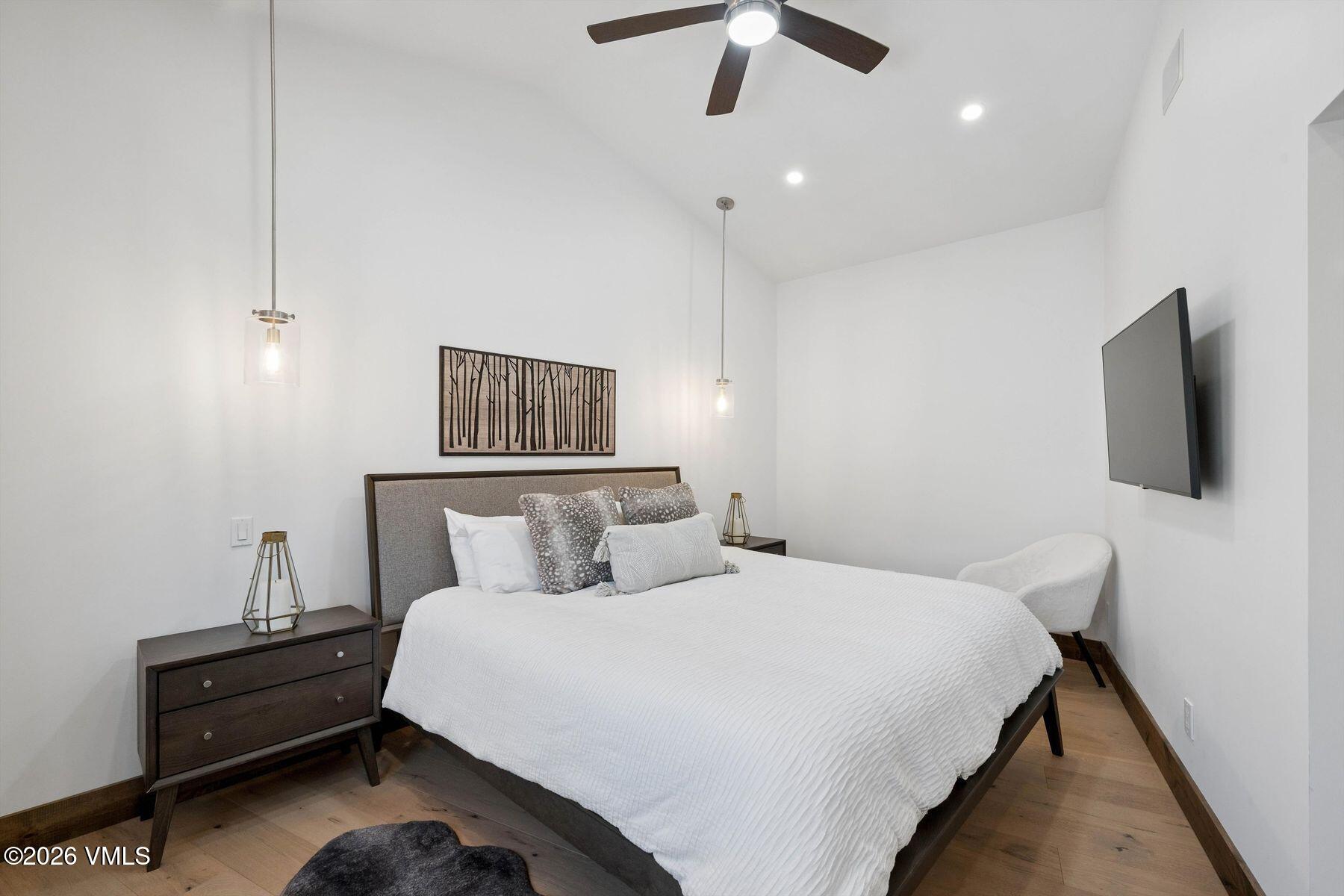 2614 Larkspur Lane W