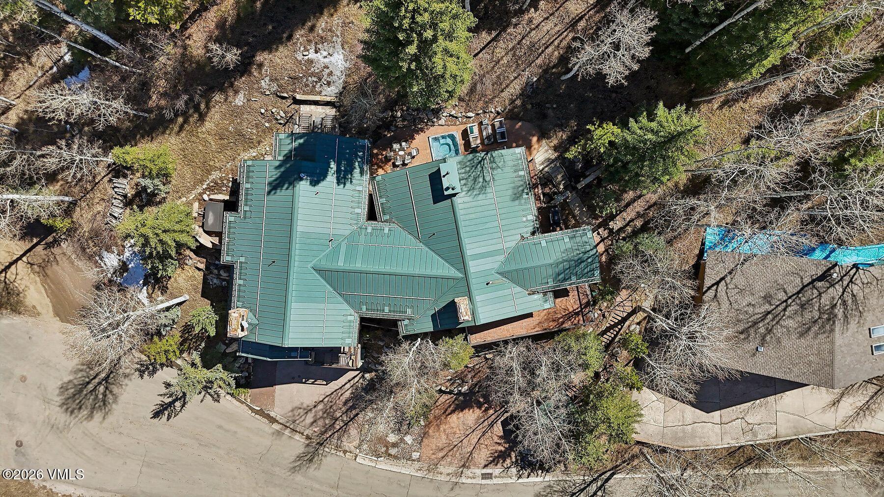 2614 Larkspur Lane W