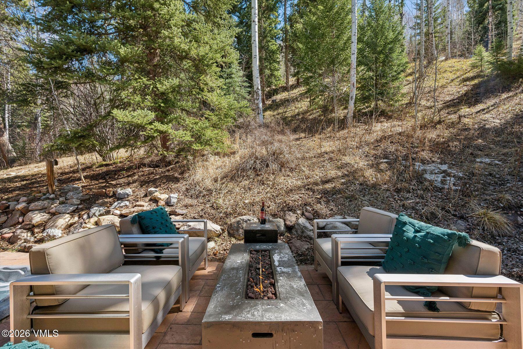 2614 Larkspur Lane W