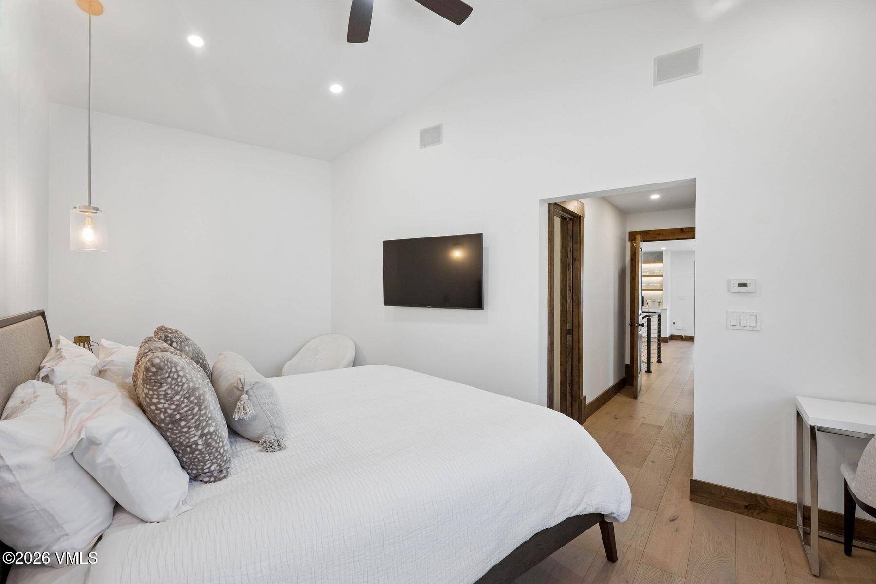 2614 Larkspur Lane W