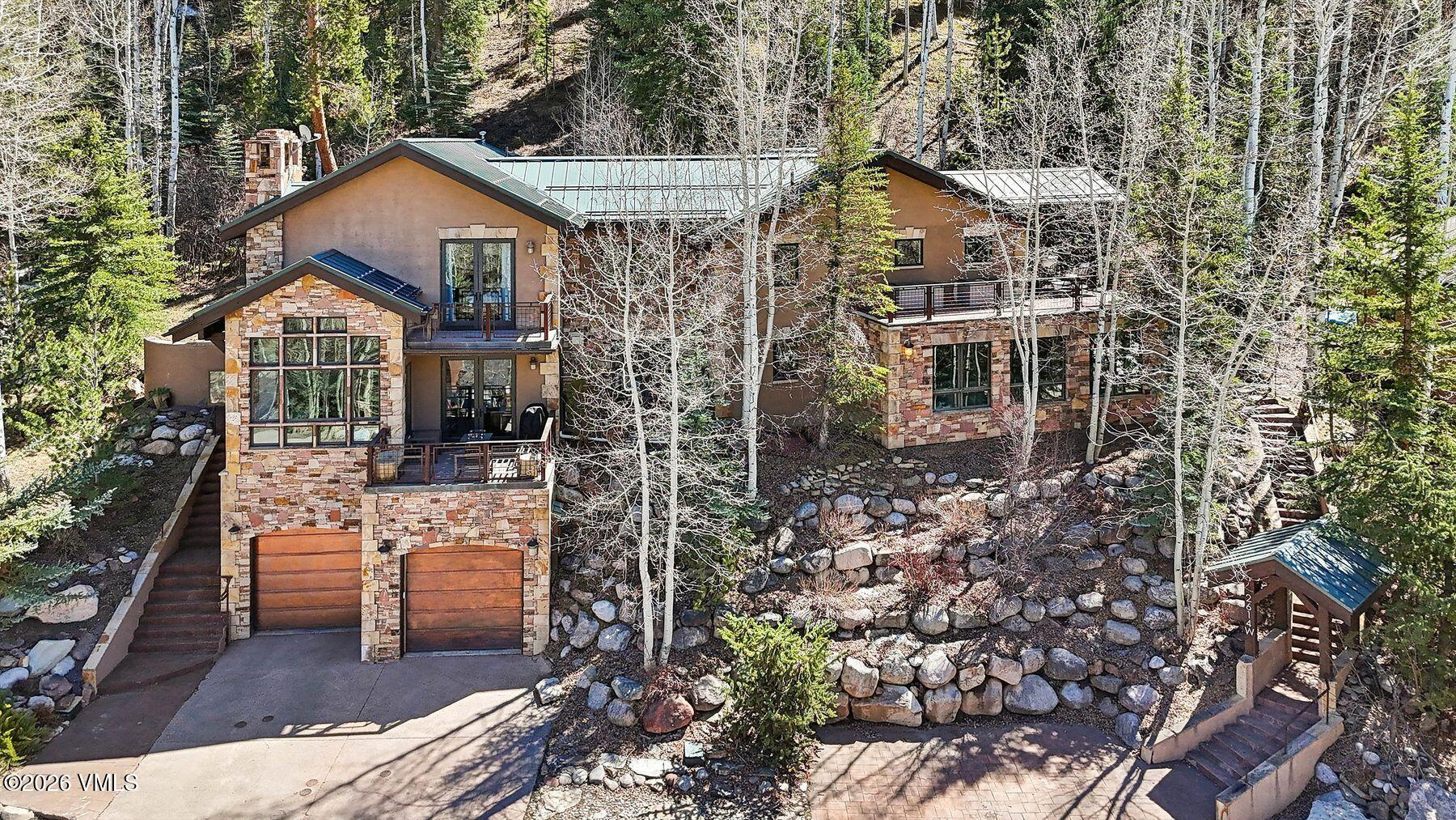 2614 Larkspur Lane W