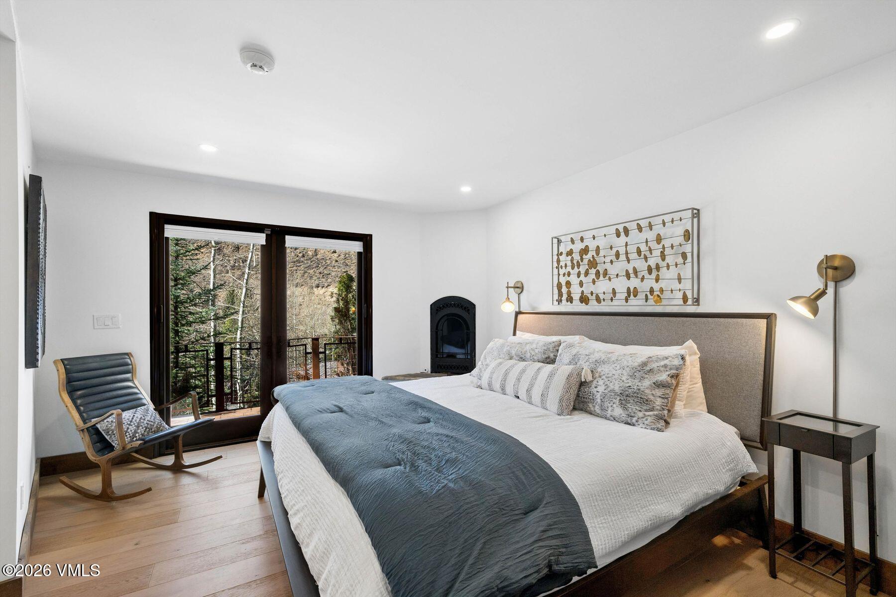 2614 Larkspur Lane W