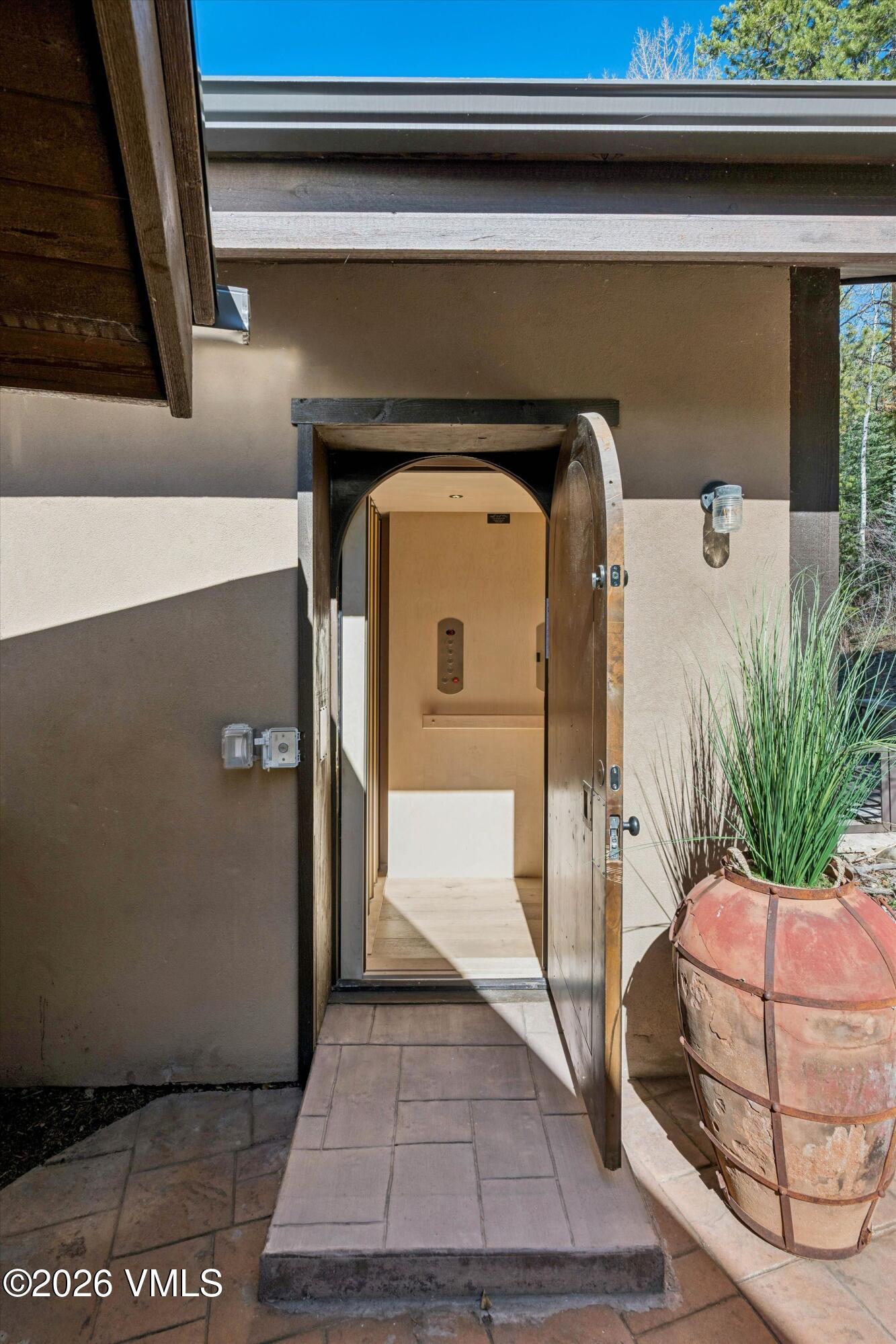 2614 Larkspur Lane W