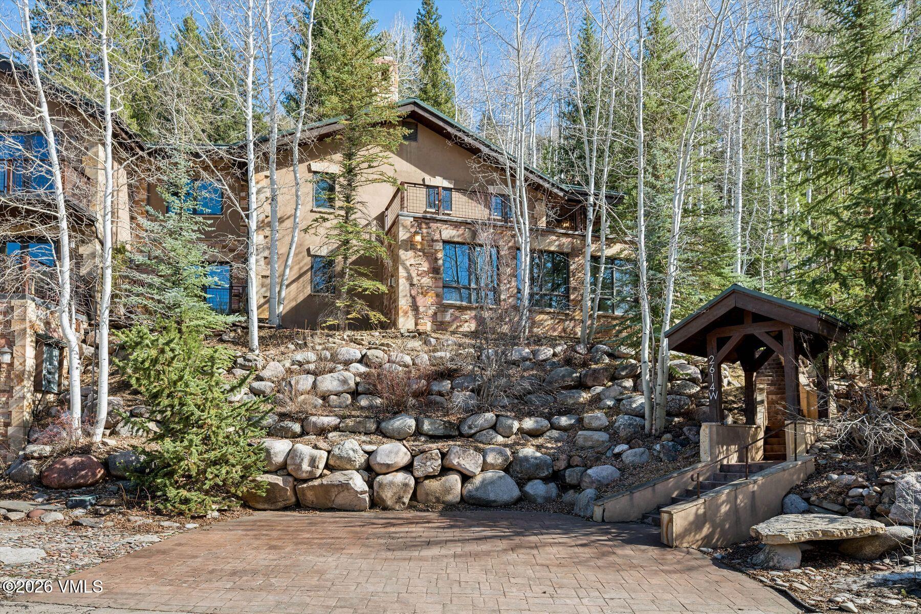 2614 Larkspur Lane W