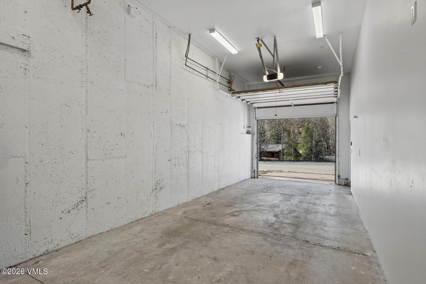 2614 Larkspur Lane W