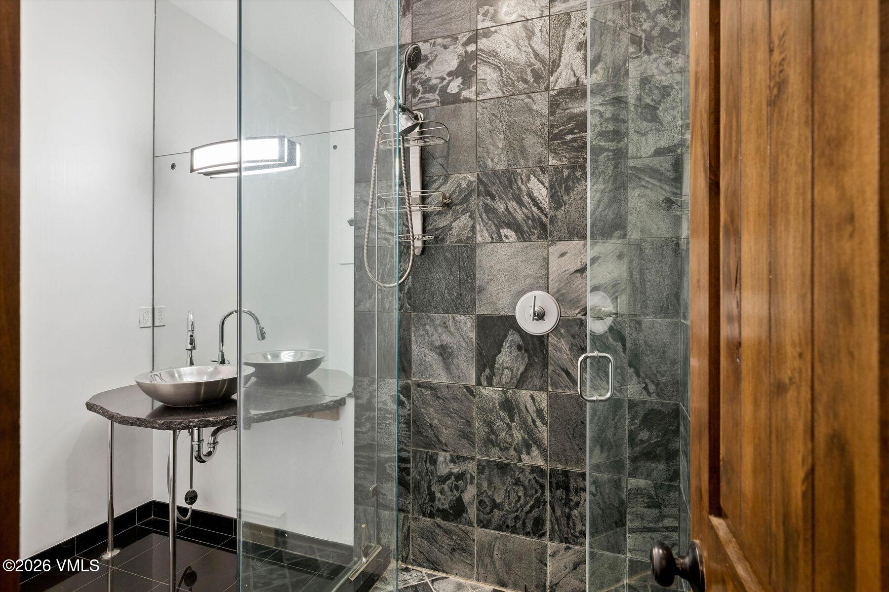 2614 Larkspur Lane W