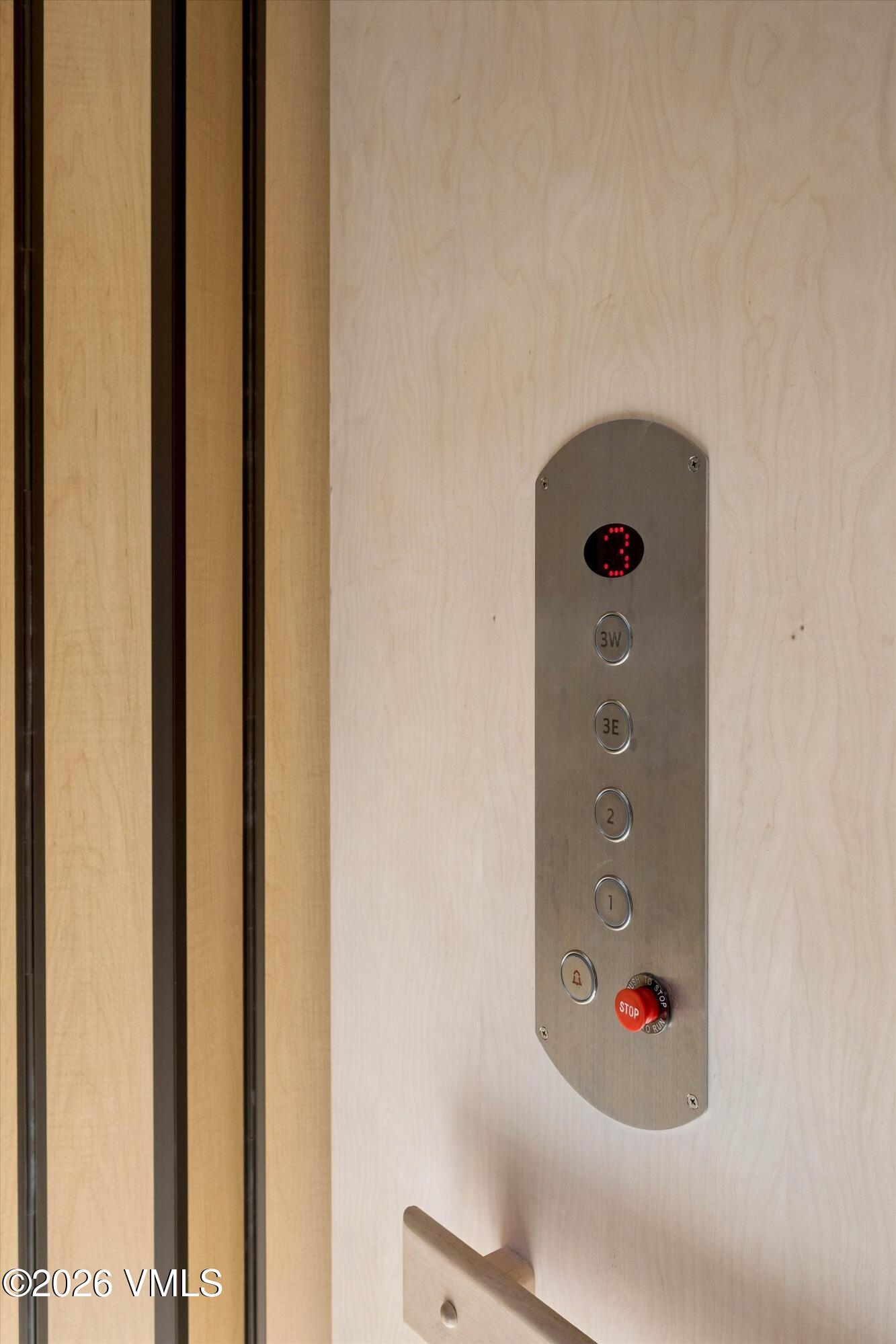 2614 Larkspur Lane W