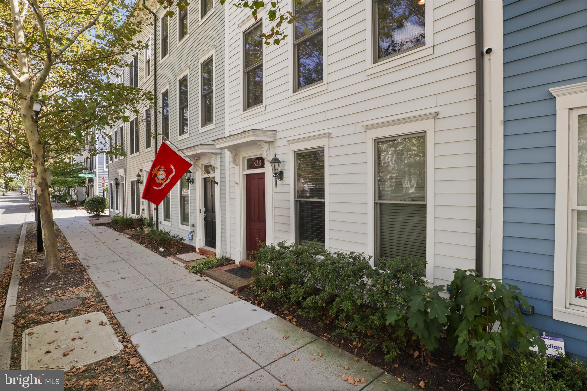 828 MADISON STREET