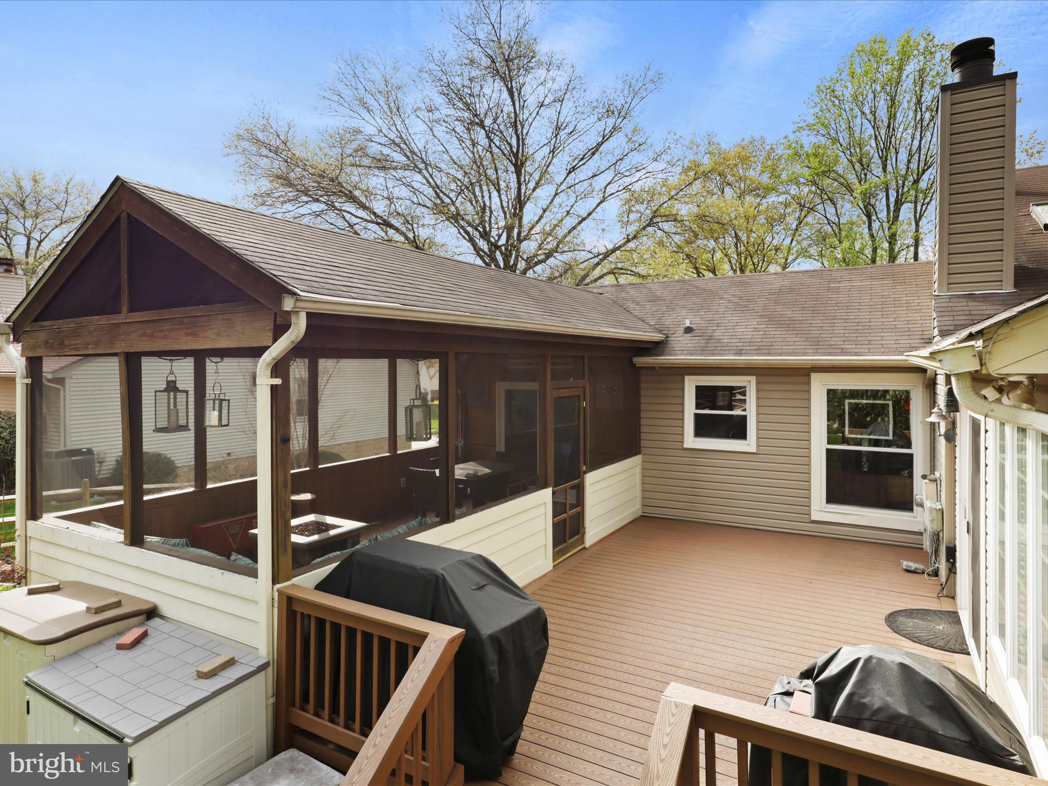 6235 Wilmette Dr