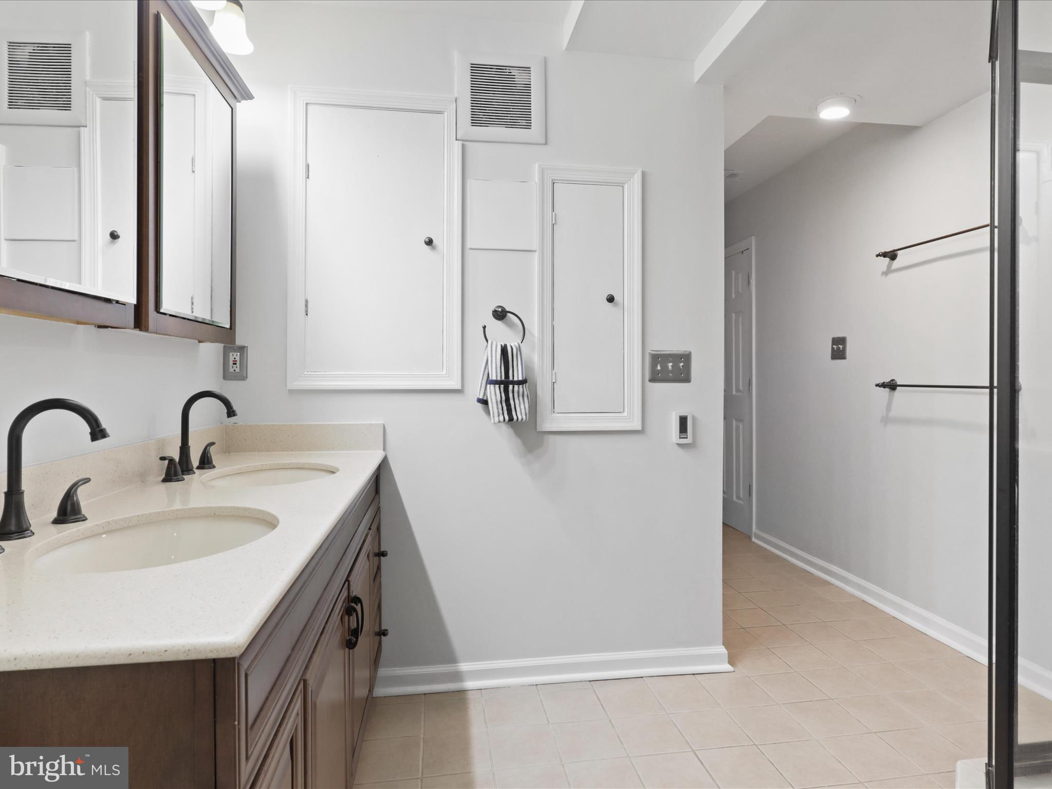 6235 Wilmette Dr