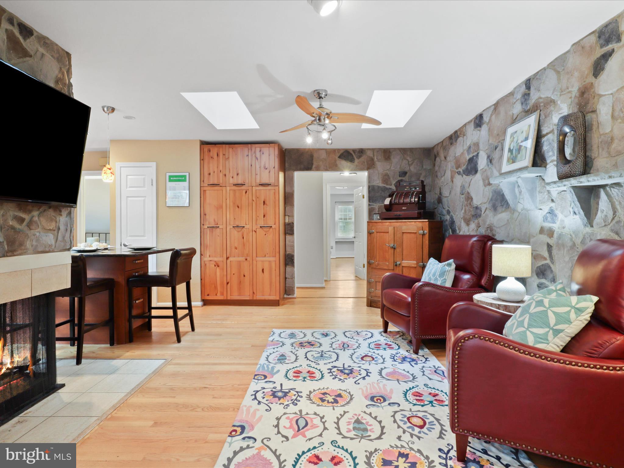 6235 Wilmette Dr