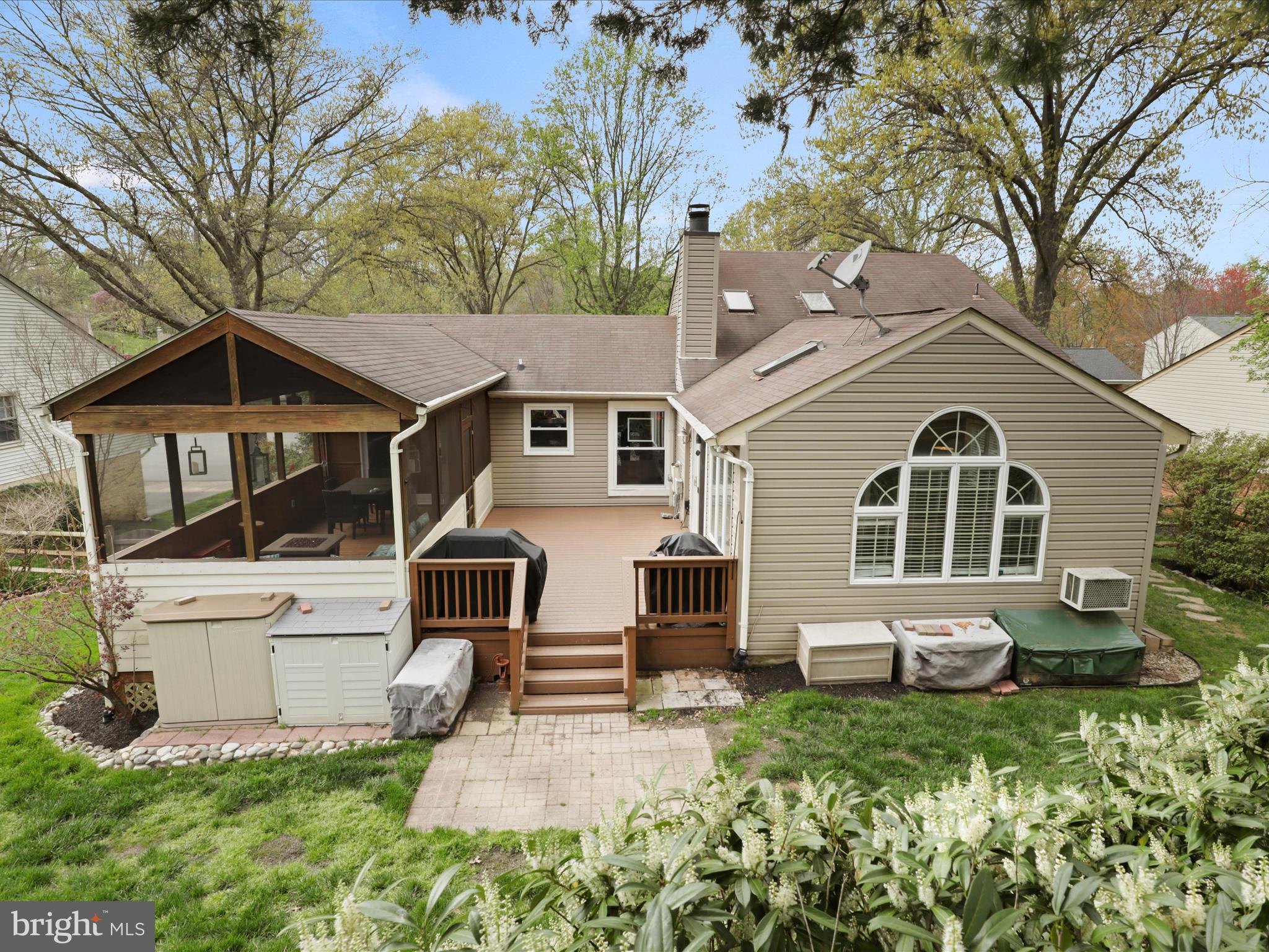 6235 Wilmette Dr