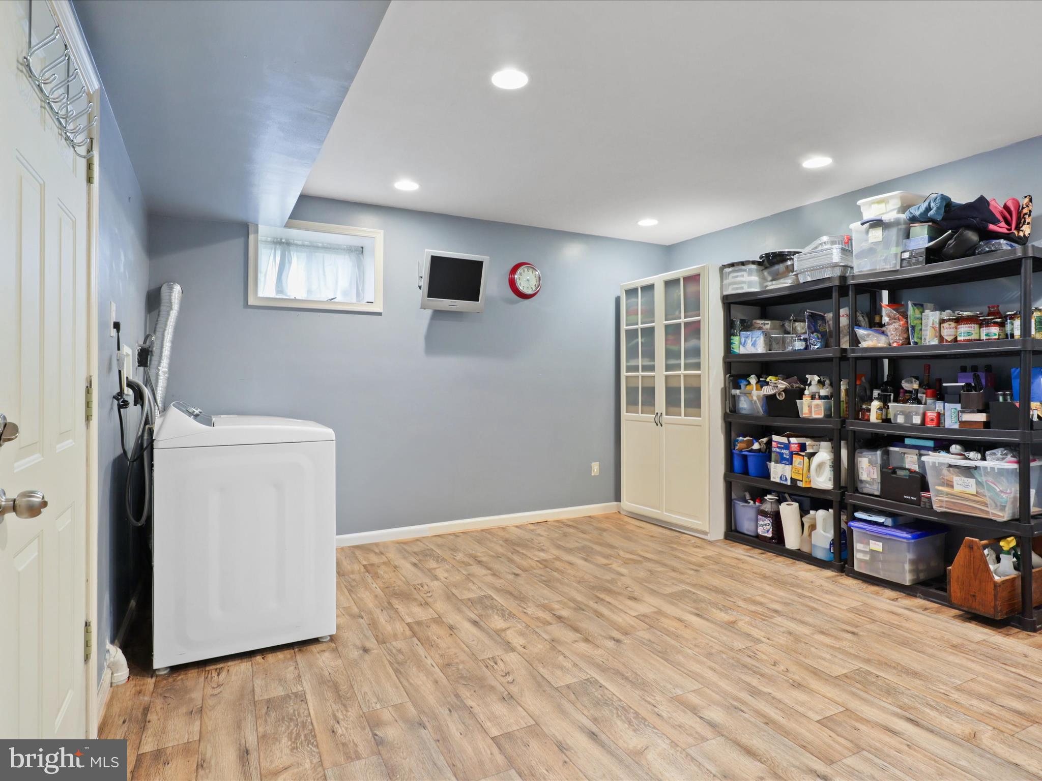 6235 Wilmette Dr