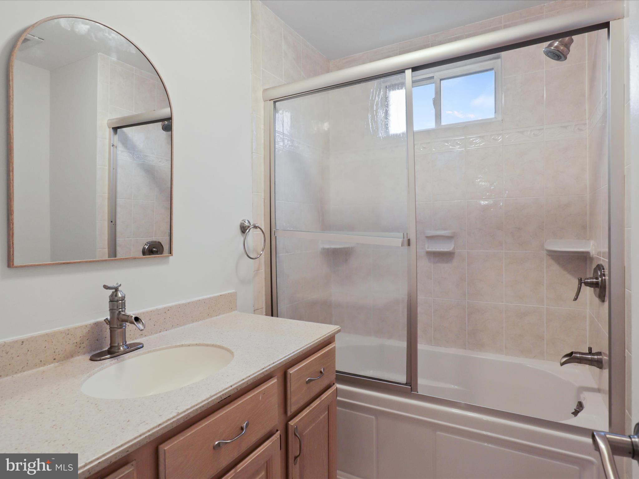 6235 Wilmette Dr