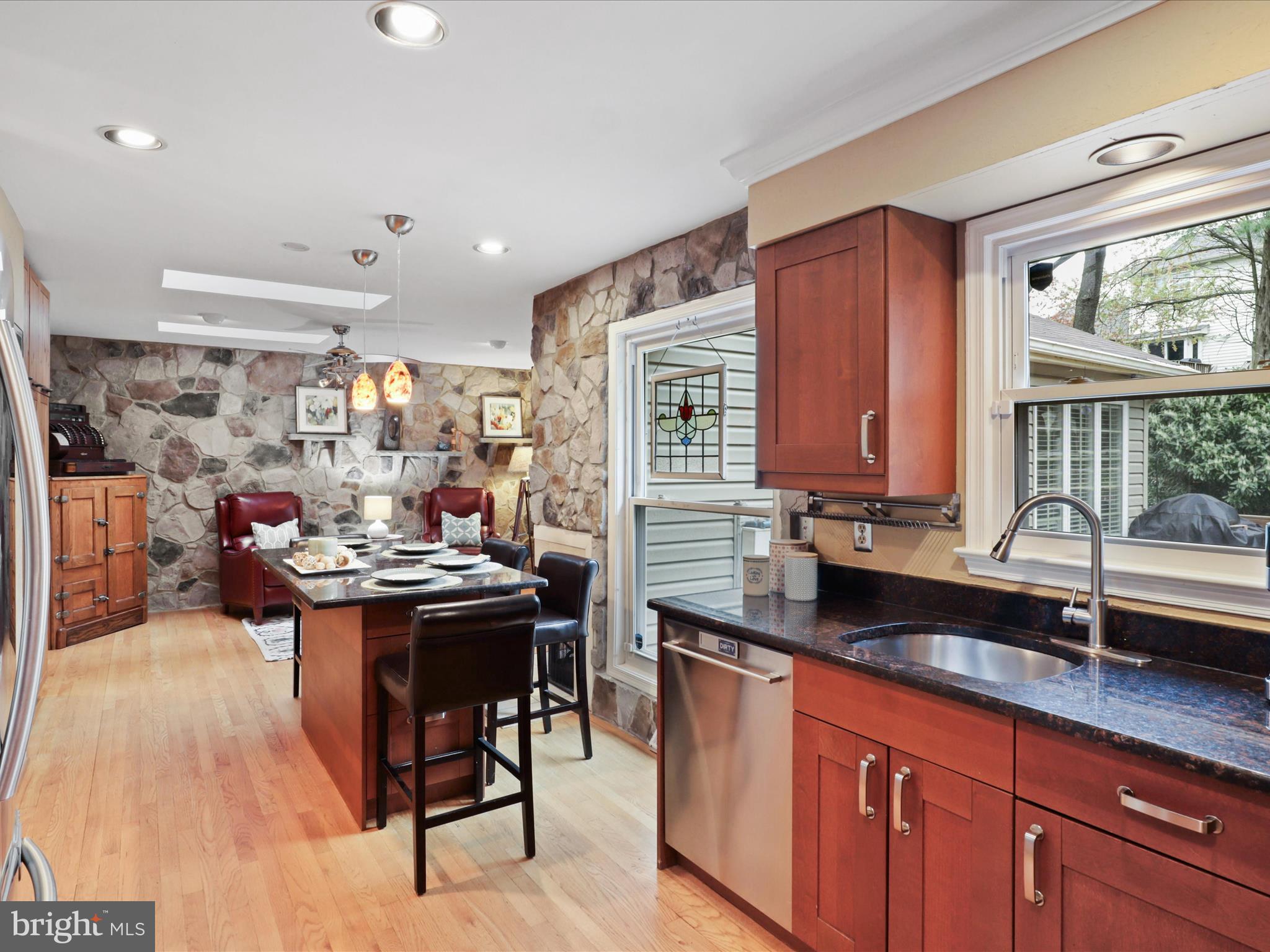6235 Wilmette Dr