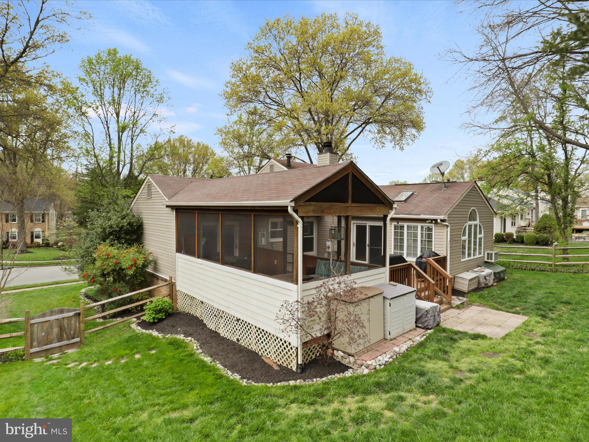 6235 Wilmette Dr