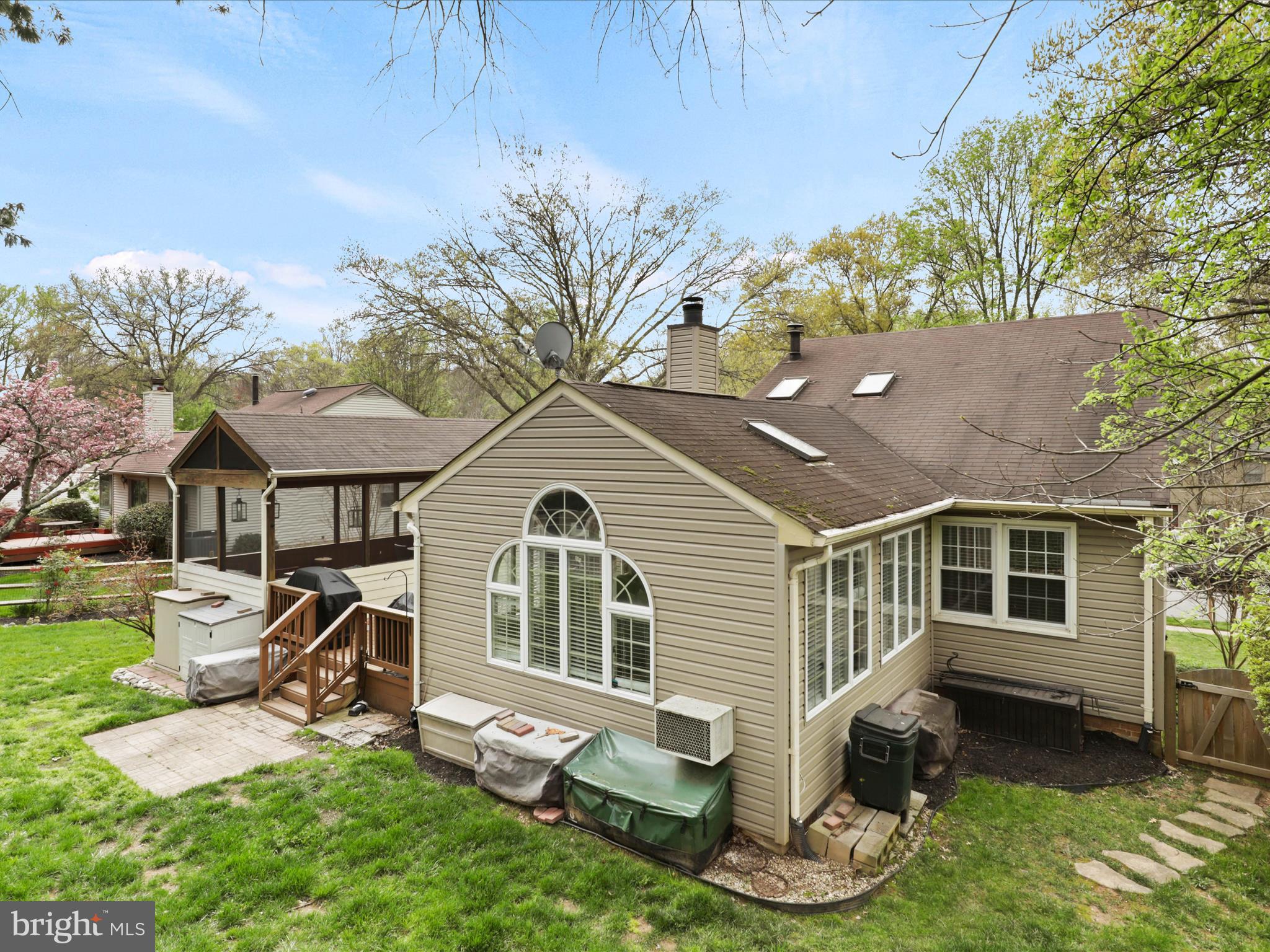 6235 Wilmette Dr