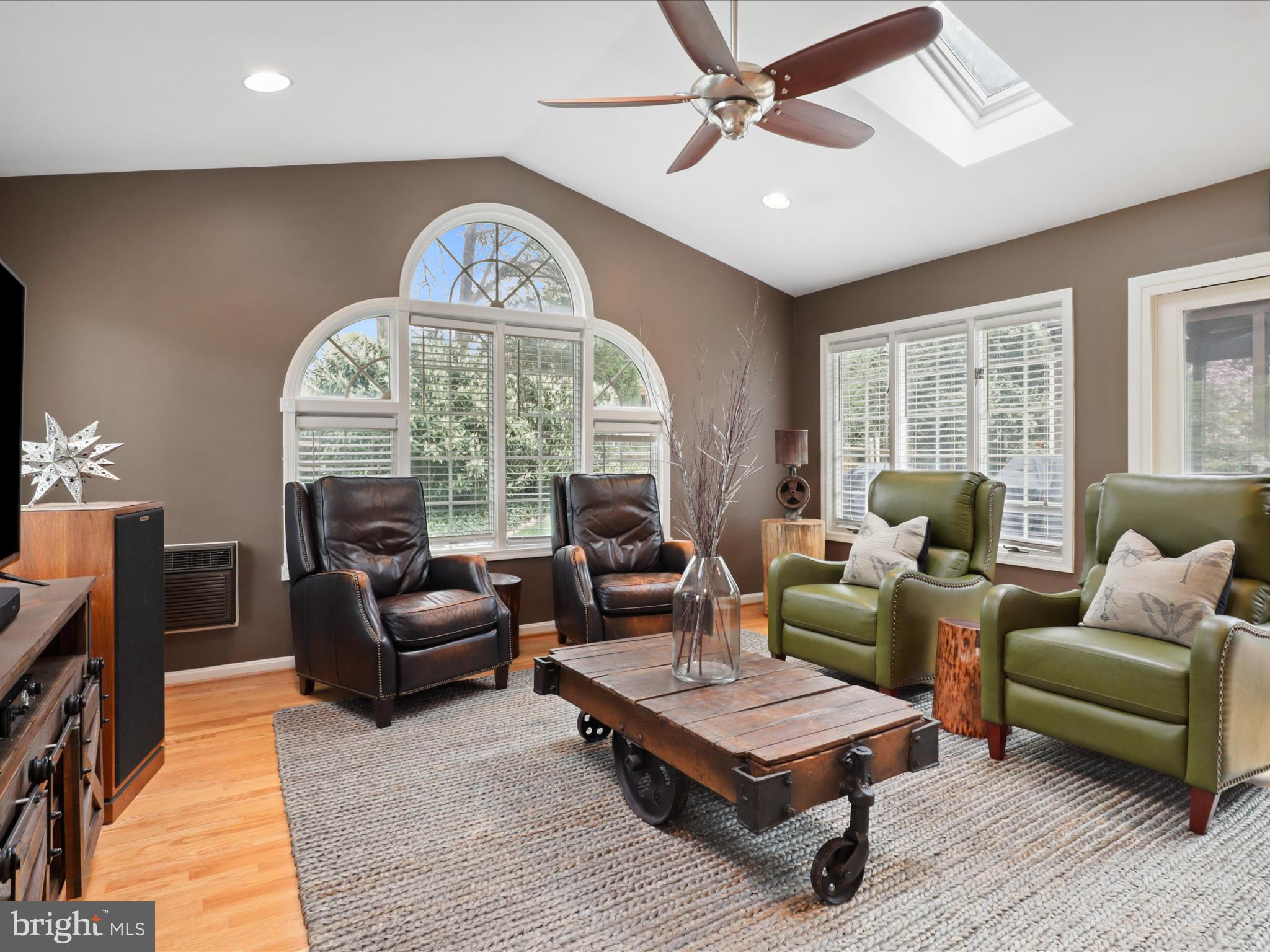6235 Wilmette Dr