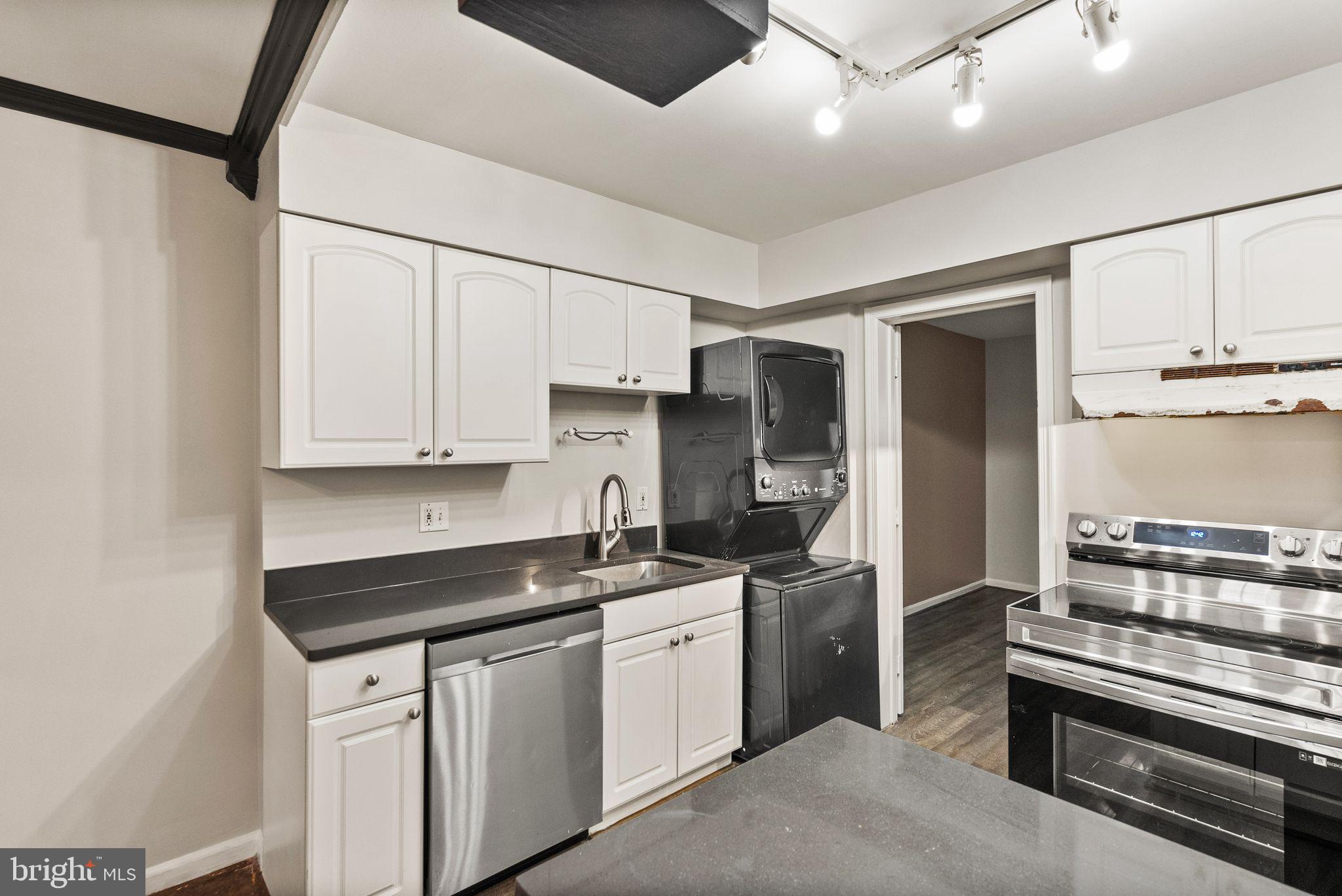 6111 Strasburg Dr