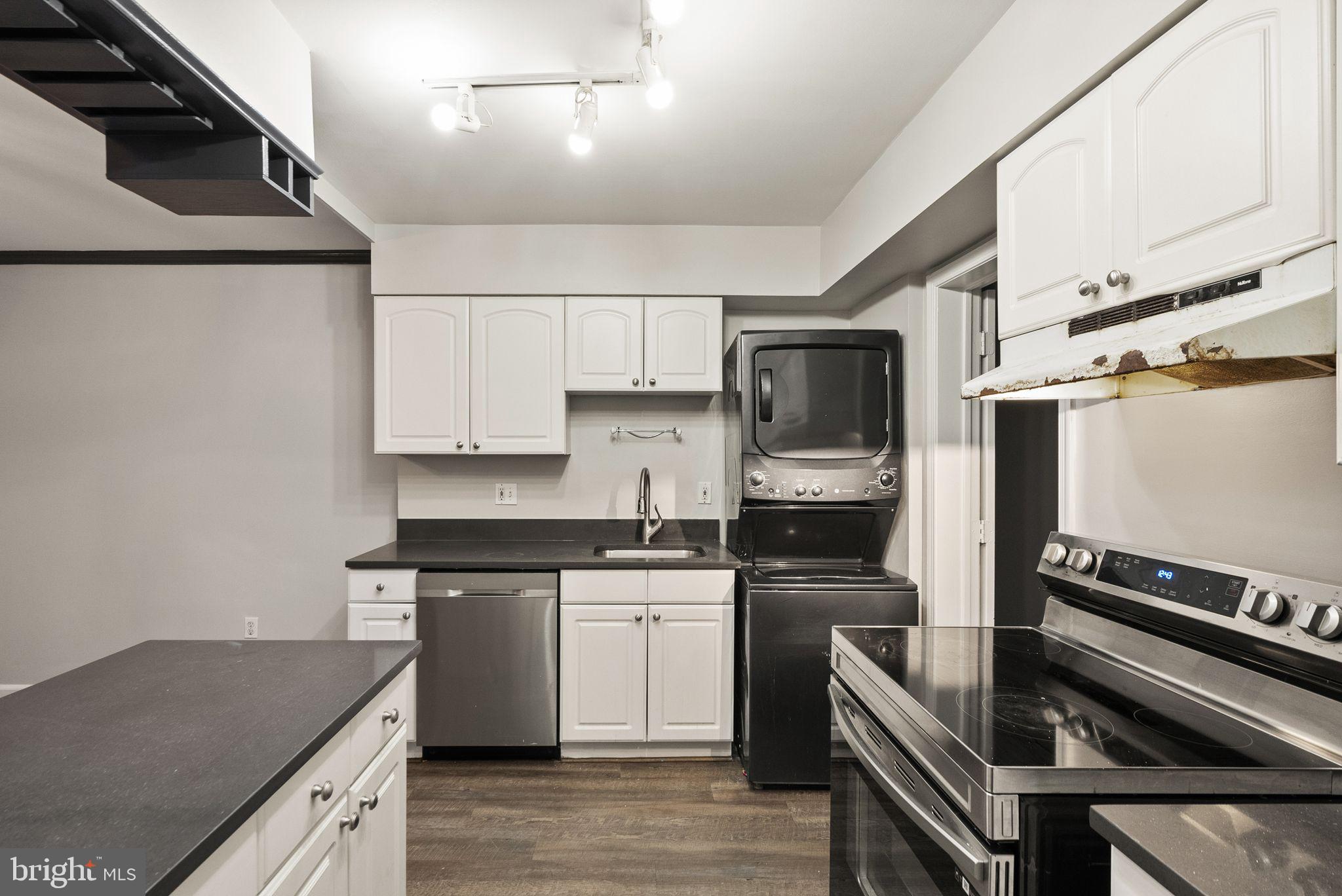 6111 Strasburg Dr