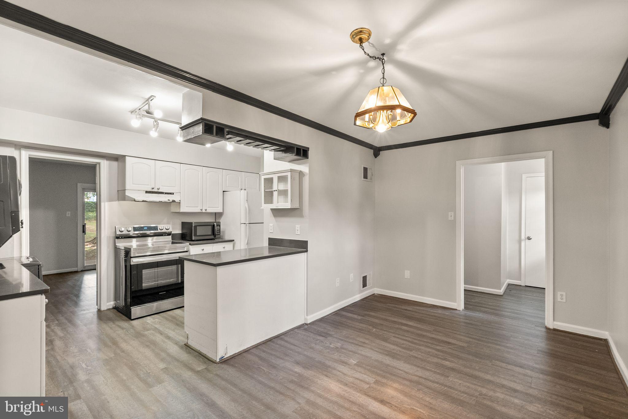 6111 Strasburg Dr