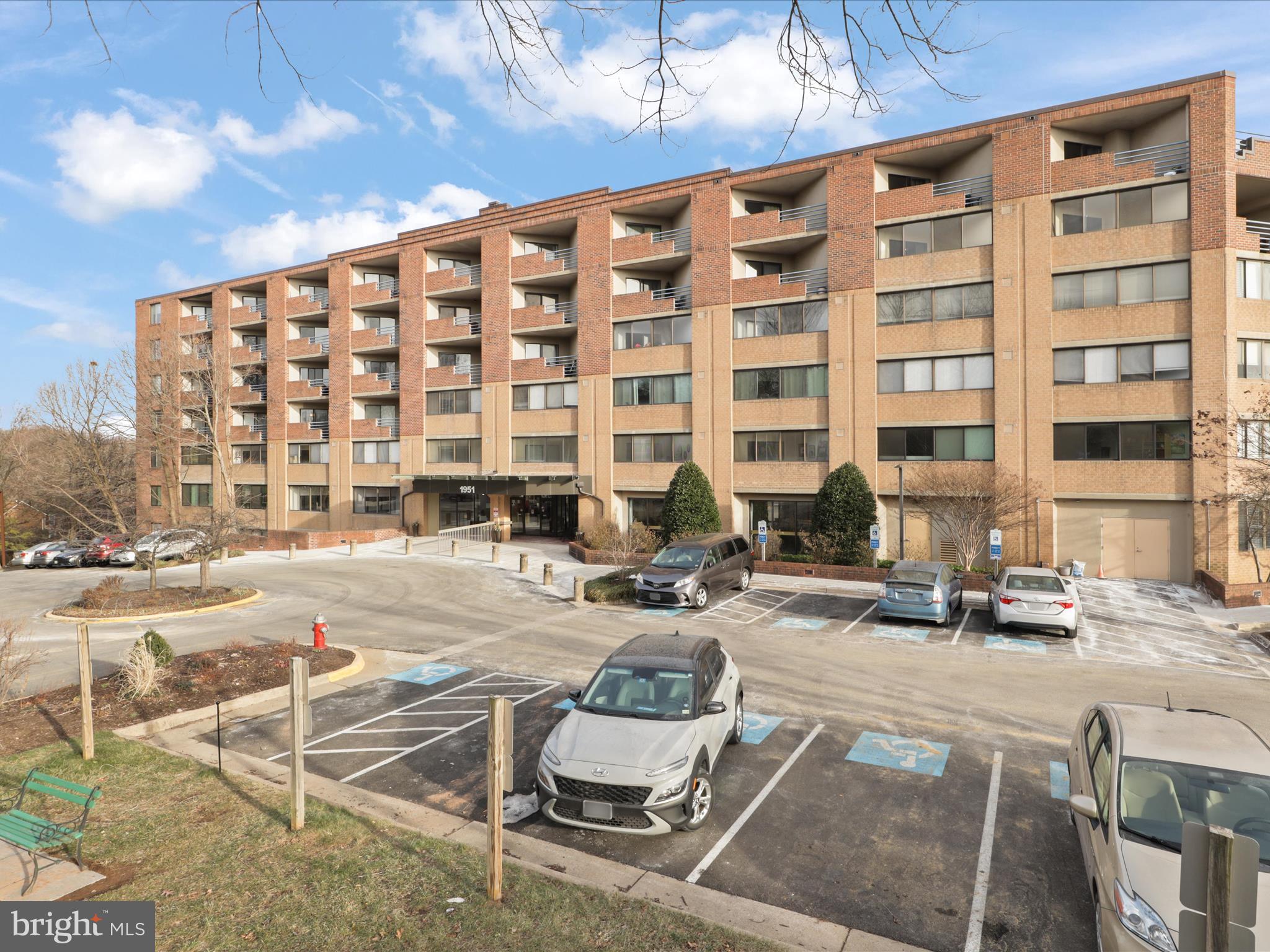 1951 SAGEWOOD LN #8