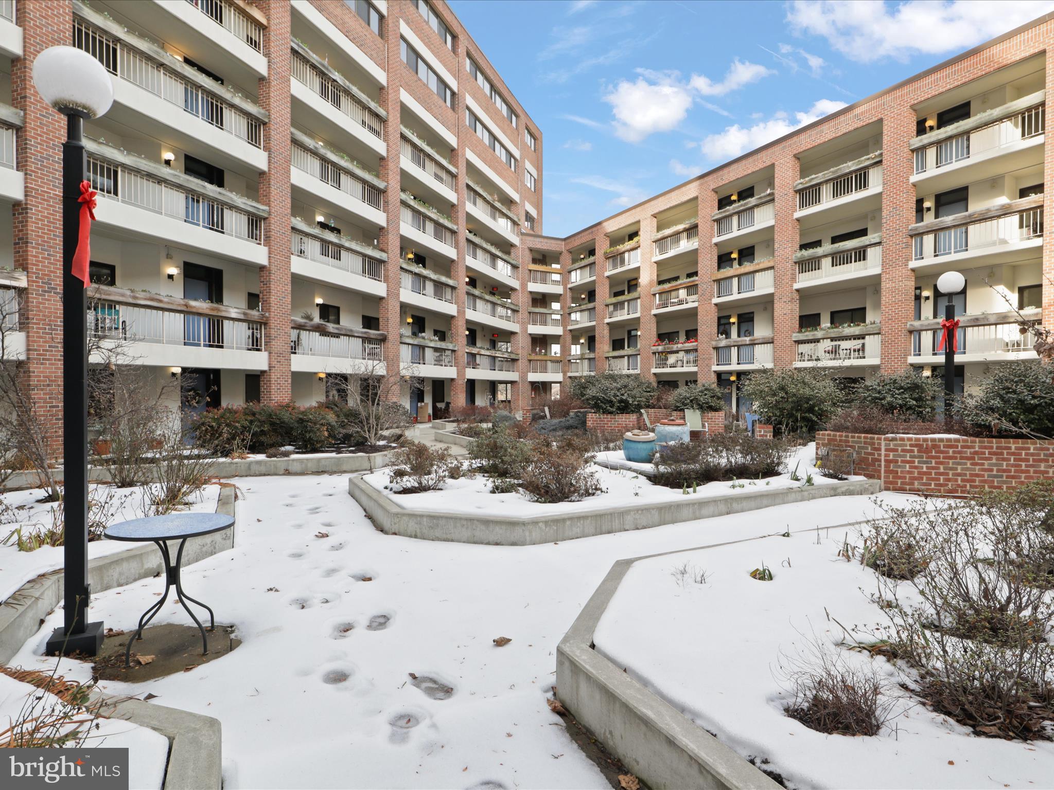 1951 SAGEWOOD LN #8