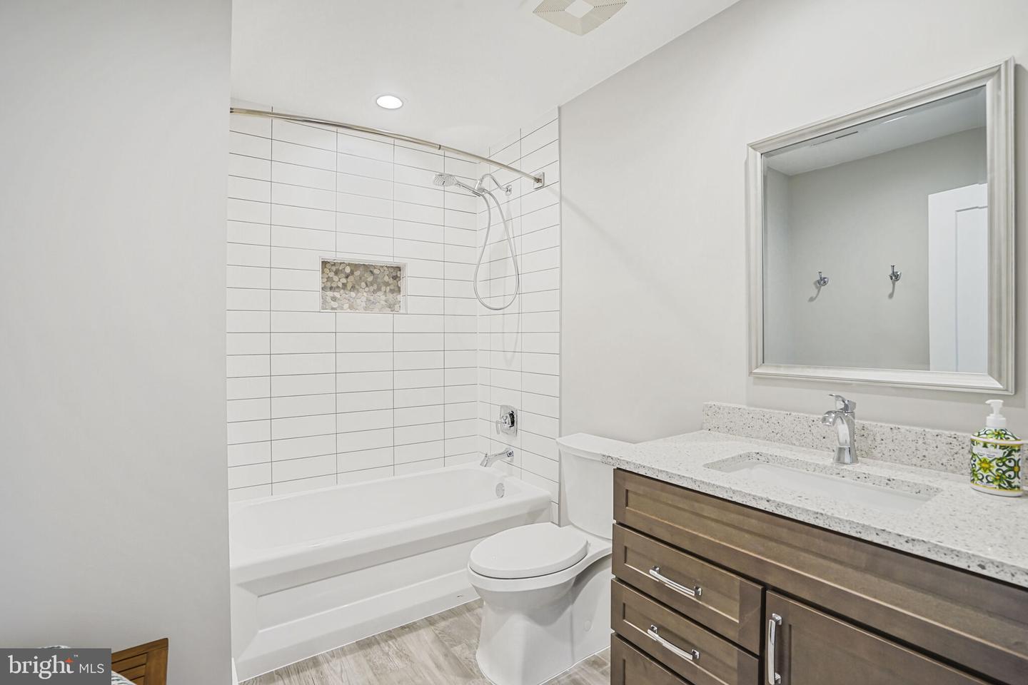 6539 Foxhollow Ln