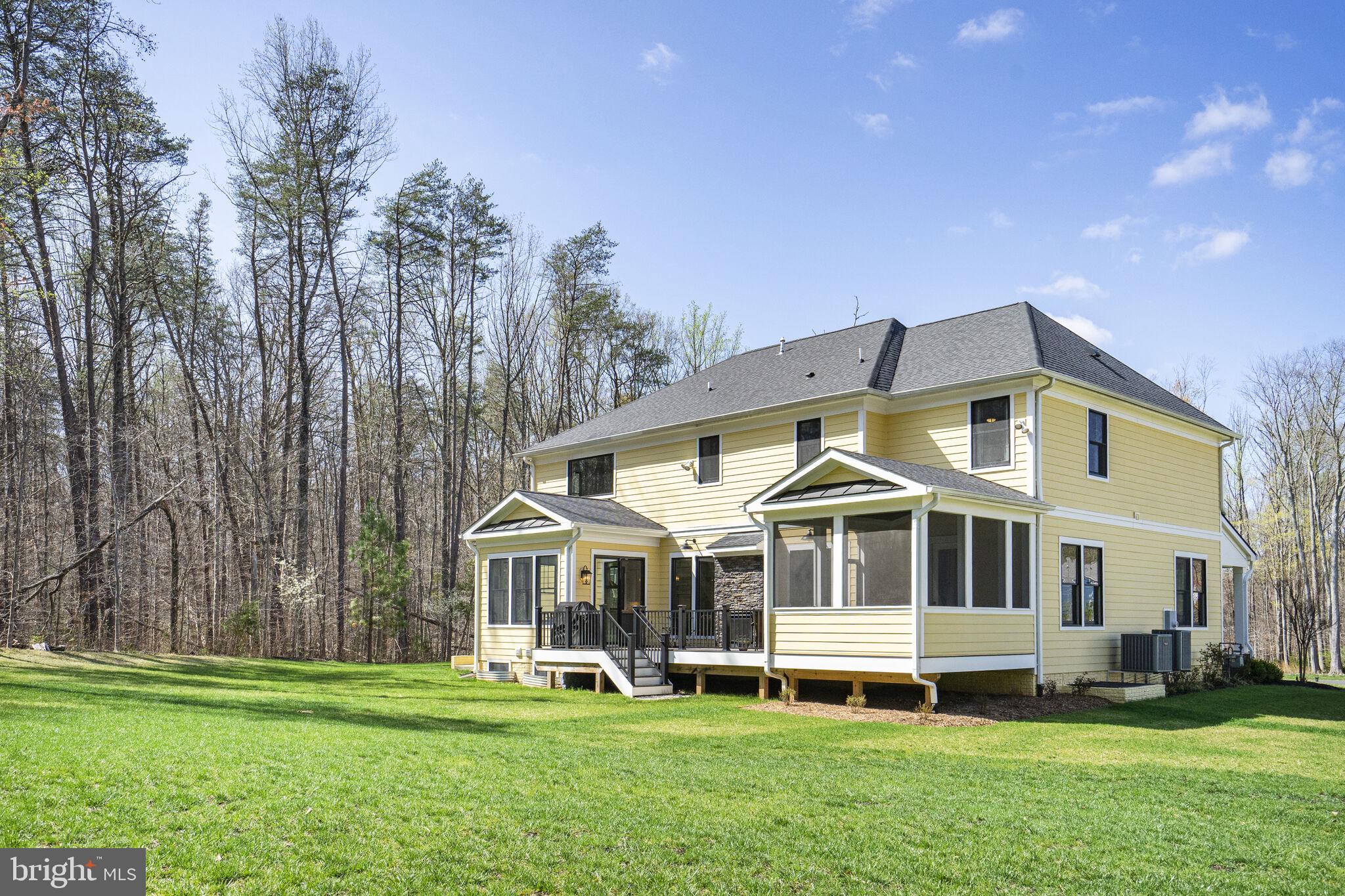 6539 Foxhollow Ln