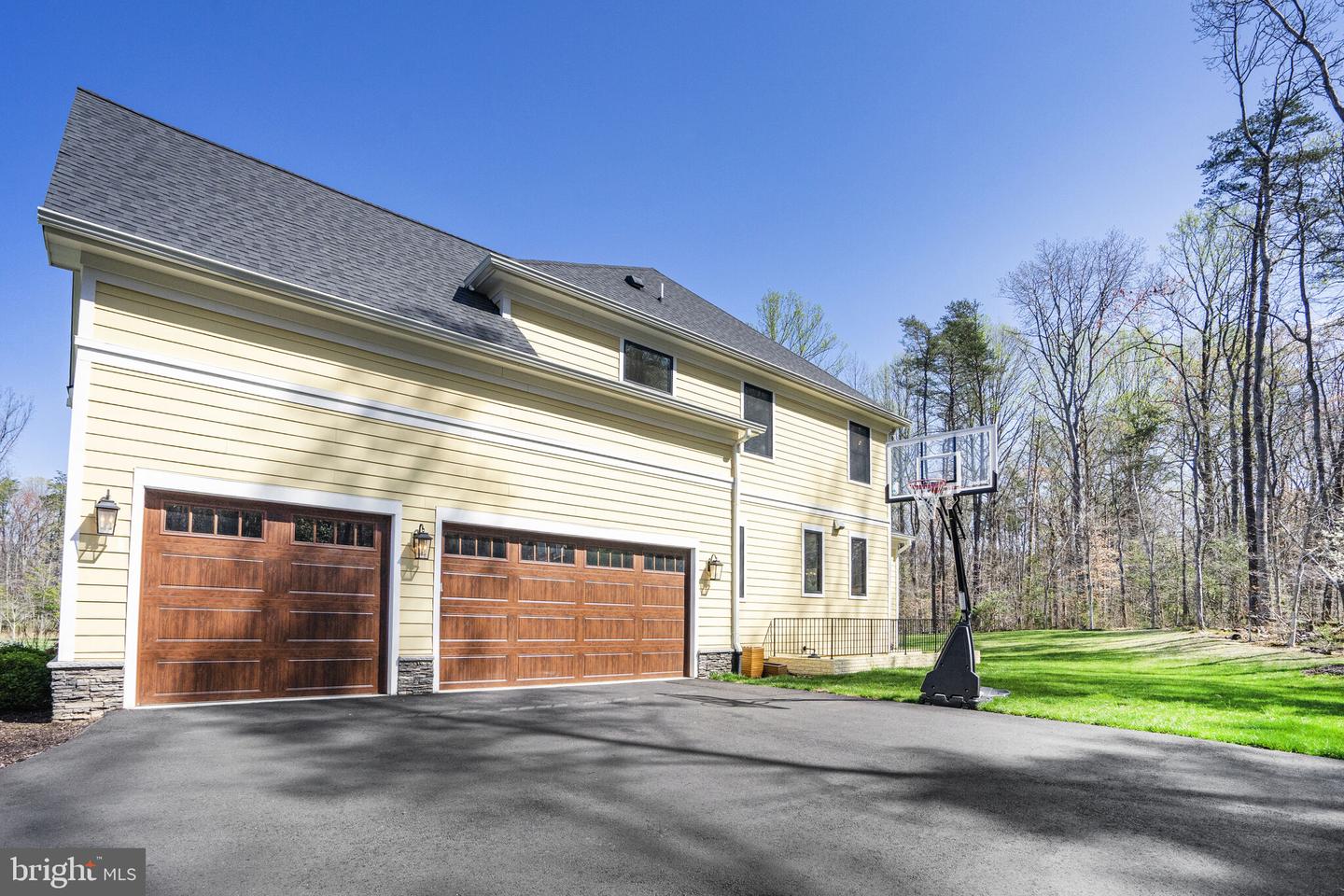 6539 Foxhollow Ln