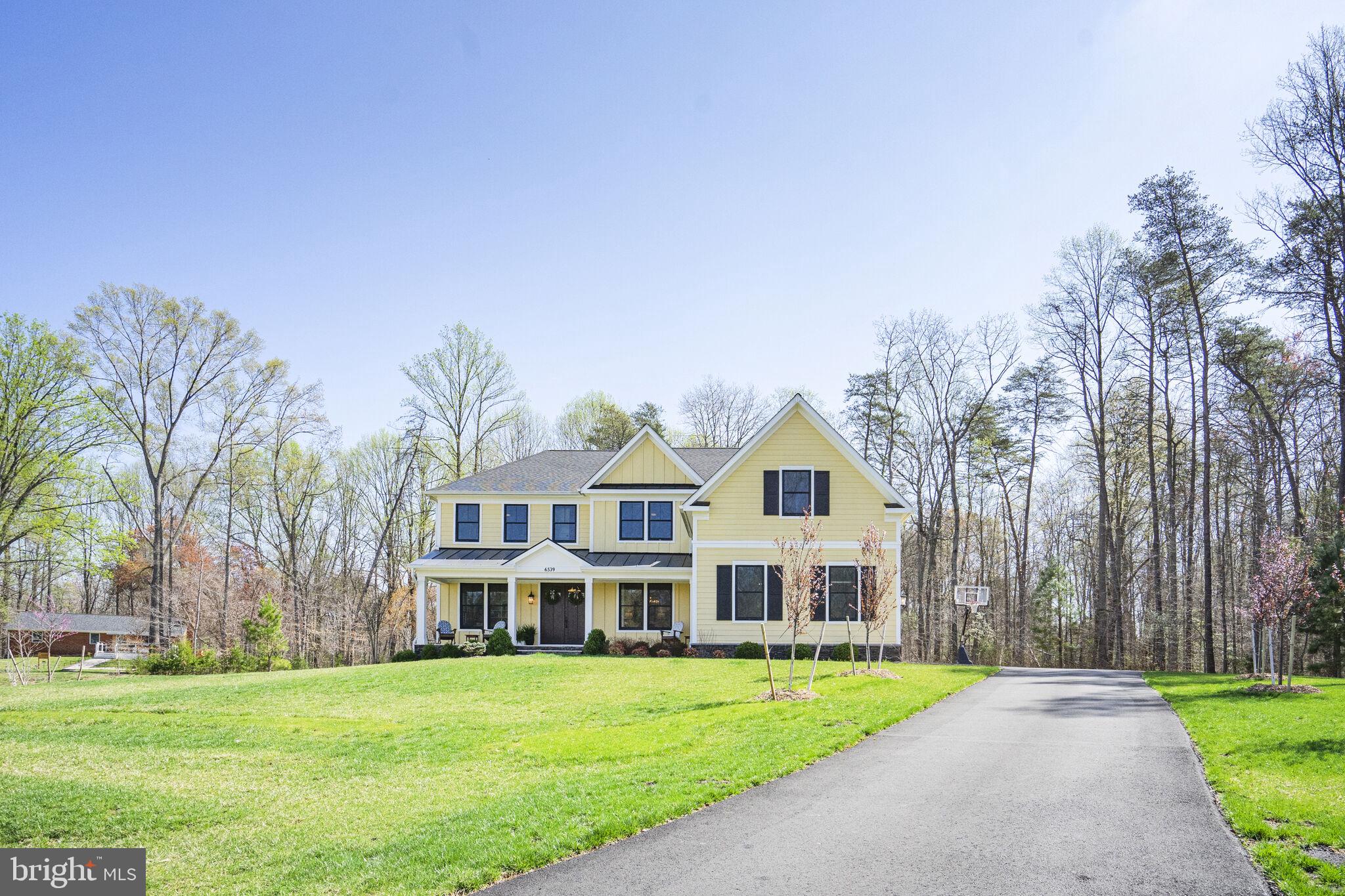 6539 Foxhollow Ln