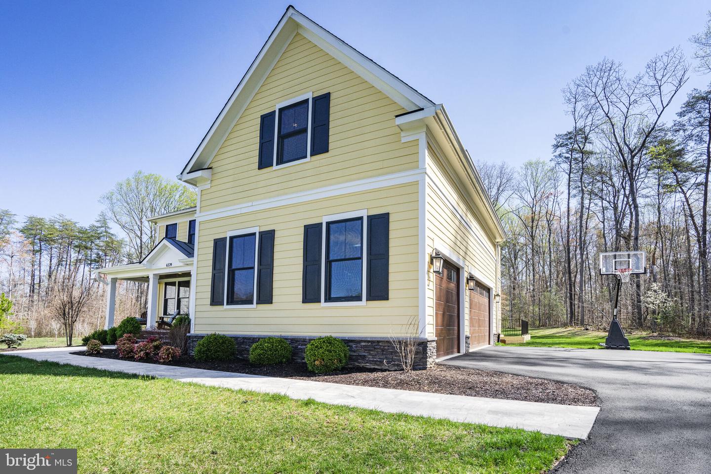 6539 Foxhollow Ln