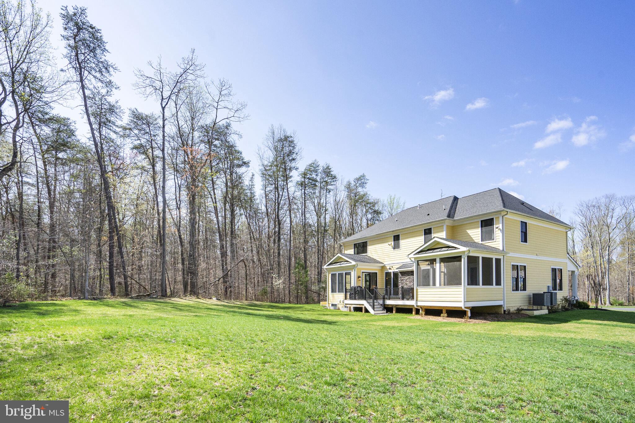 6539 Foxhollow Ln