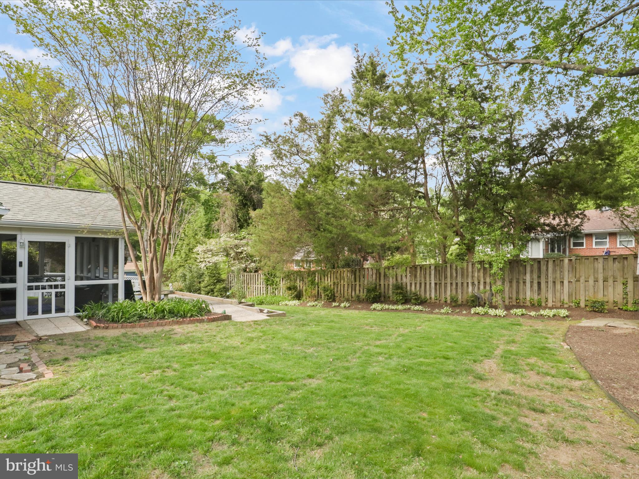 5505 Easton Dr