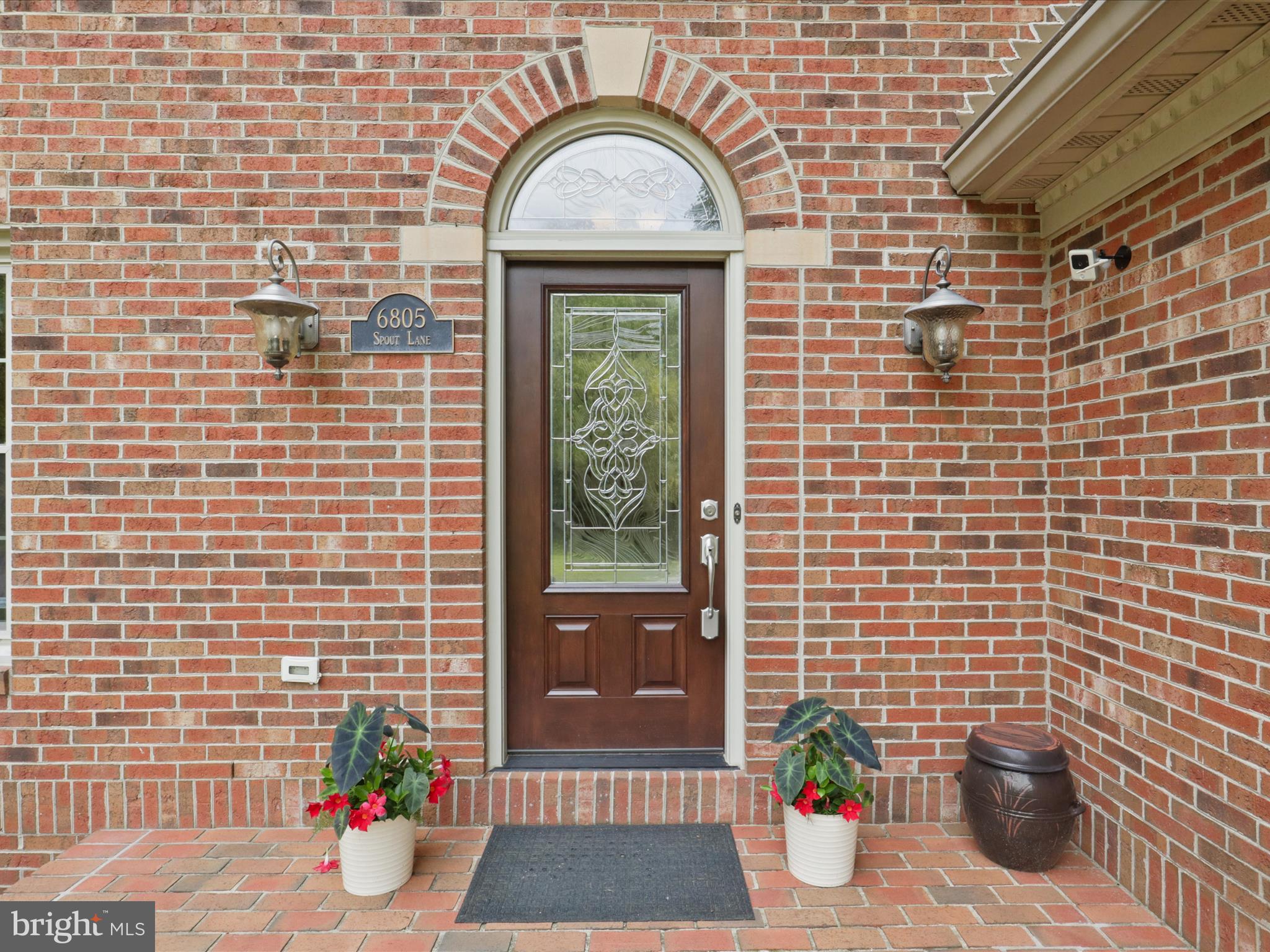6805 Spout Ln
