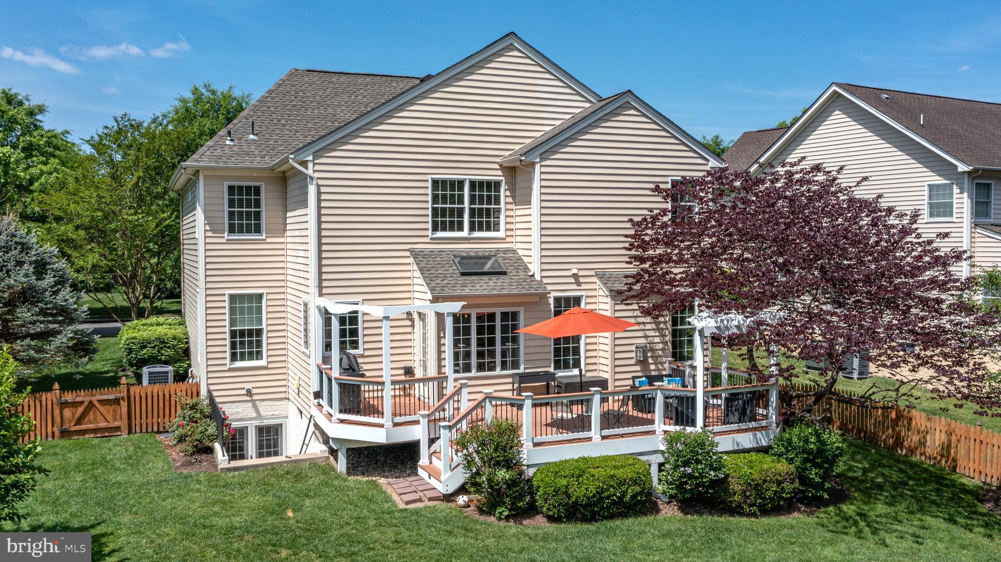 5794 Waterloo Bridge Cir