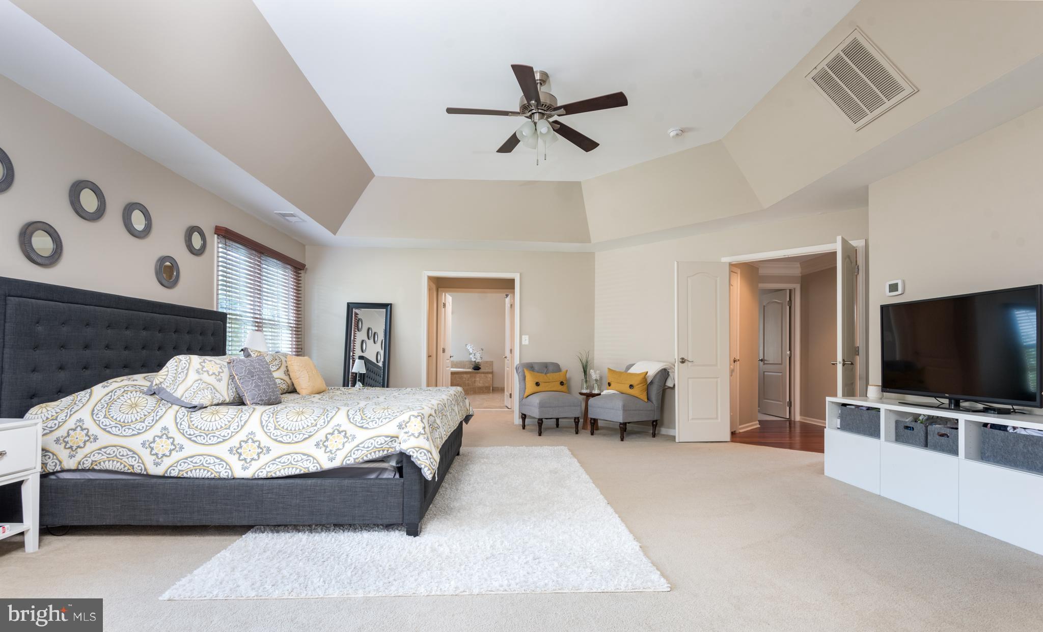 5794 Waterloo Bridge Cir