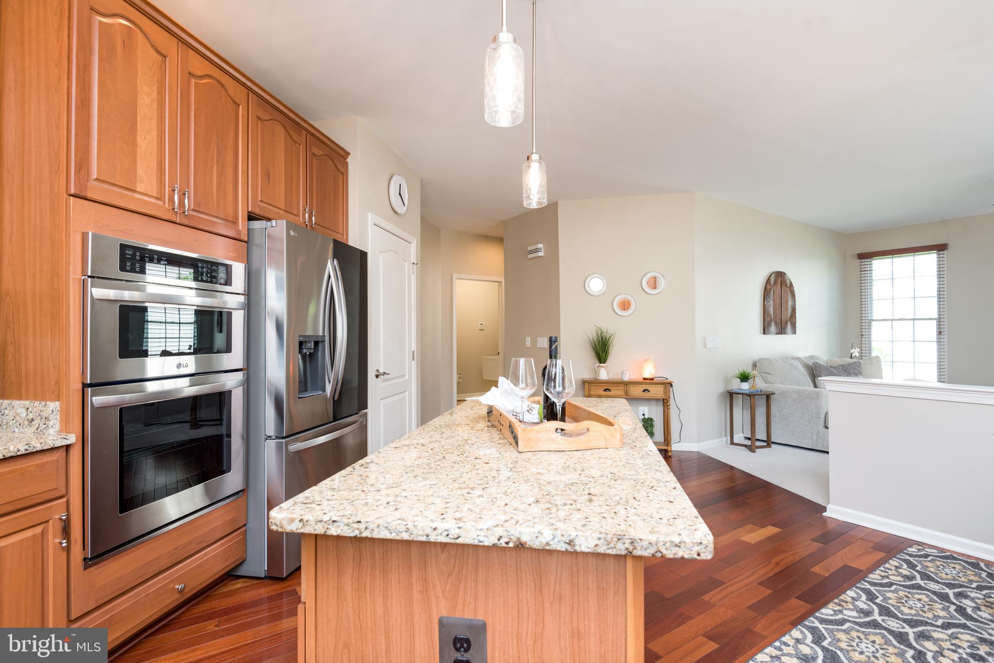 5794 Waterloo Bridge Cir