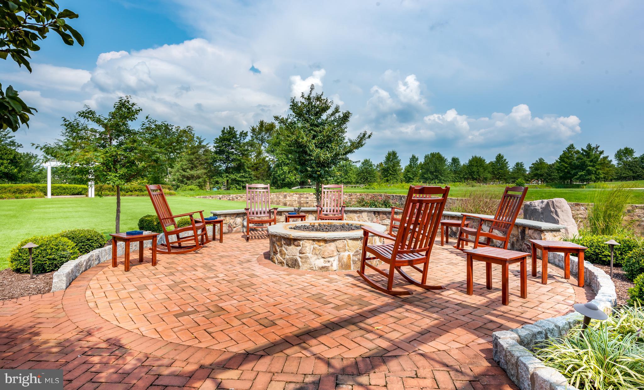 5794 Waterloo Bridge Cir