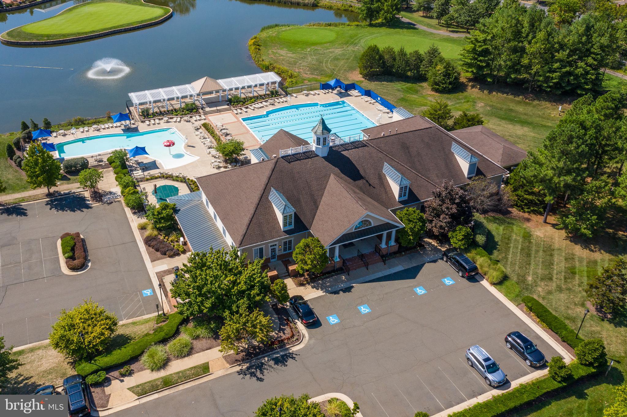 5794 Waterloo Bridge Cir