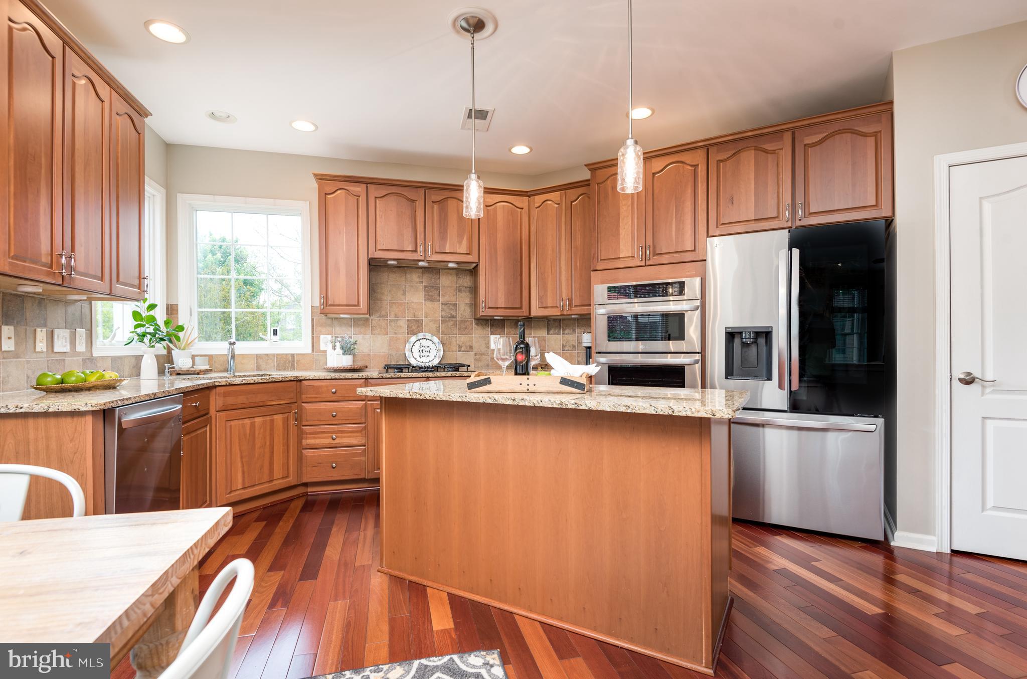 5794 Waterloo Bridge Cir