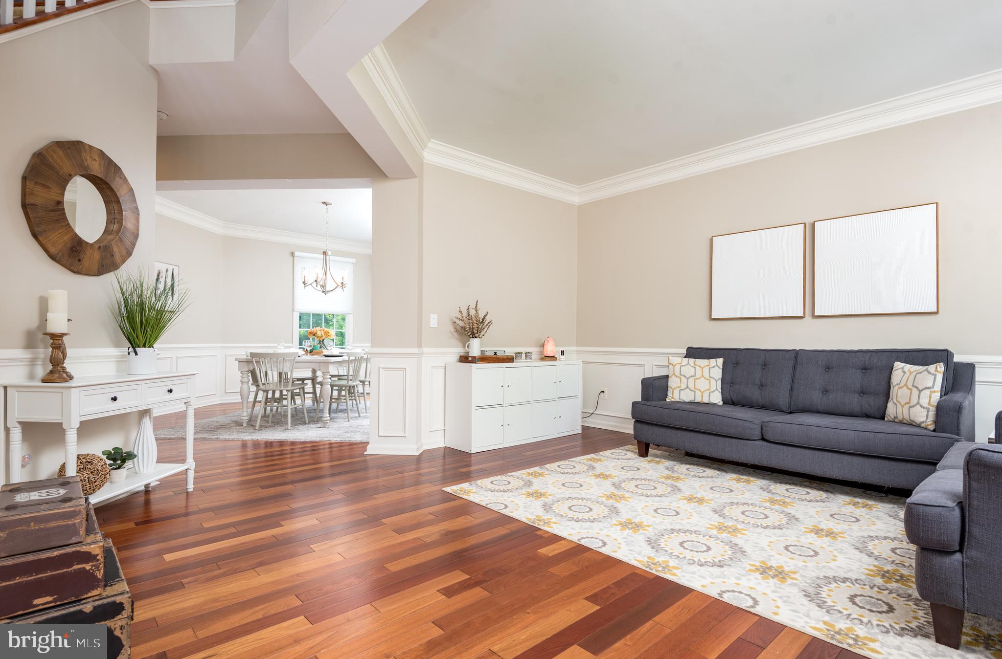 5794 Waterloo Bridge Cir