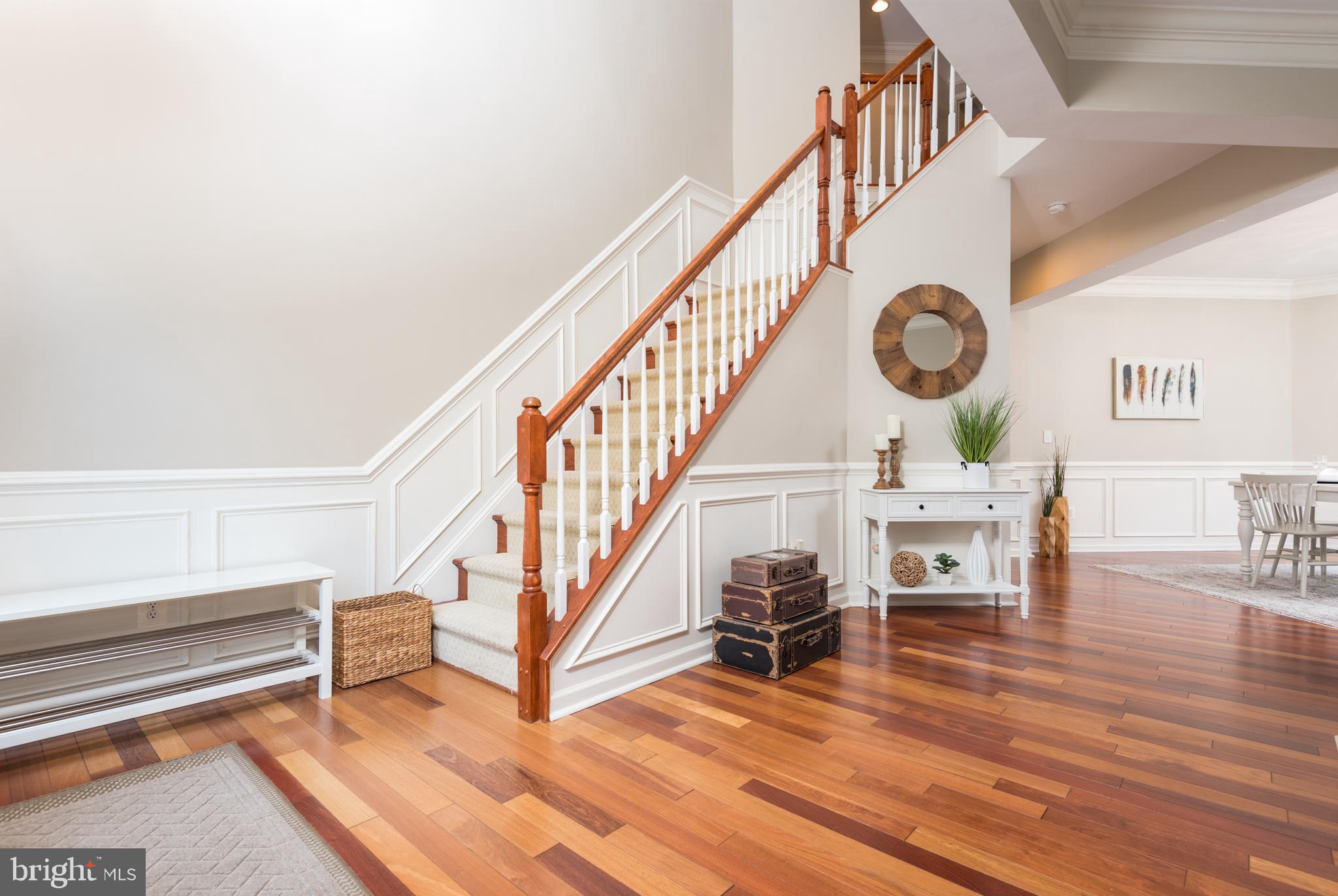 5794 Waterloo Bridge Cir